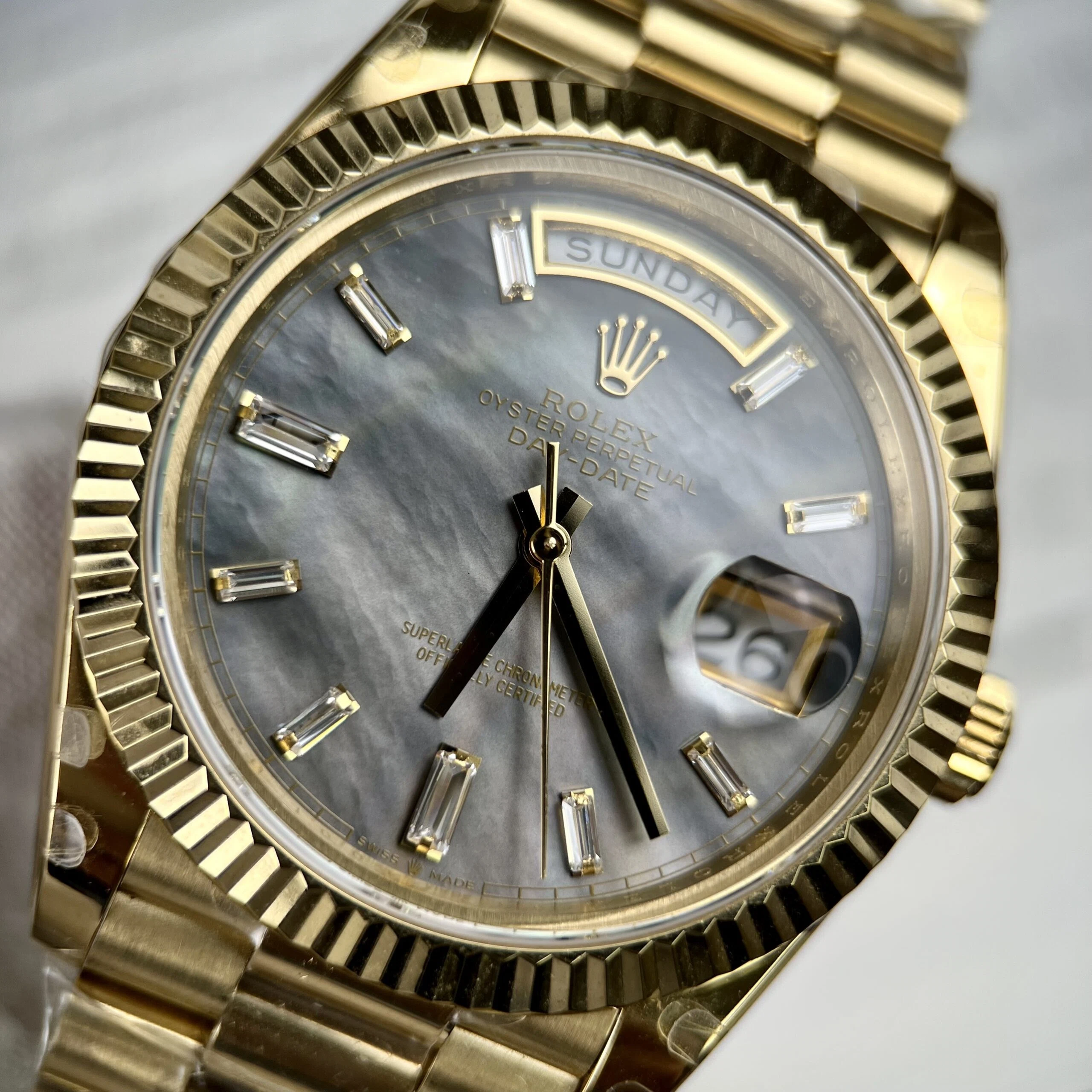 Rolex Day-Date Weißes Perlmutt Zifferblatt mit Diamantbesatz 128238-0123 36 mm – Superclone – Bild 4