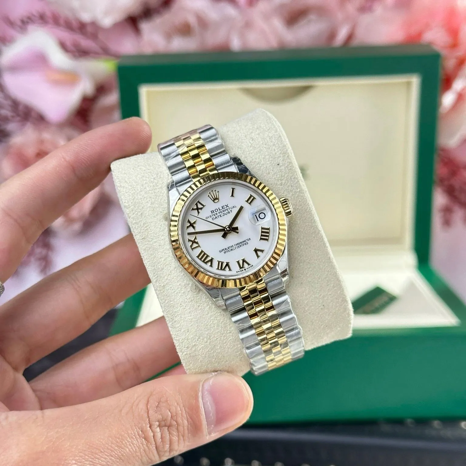 Datejust weißes Zifferblatt Geriffelt Lünette Two Tone Jubilee Armband
