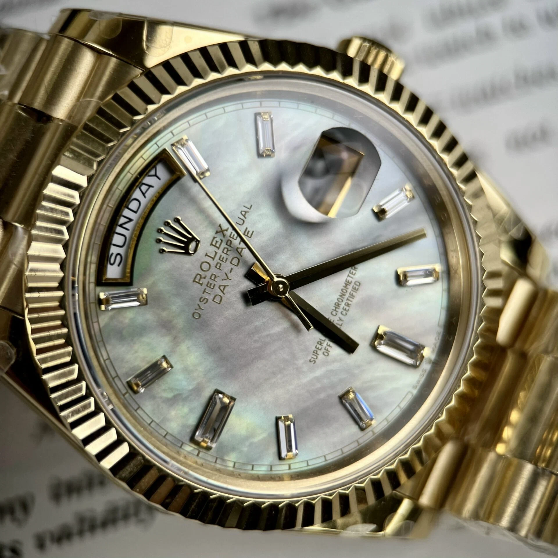 Rolex Day-Date Weißes Perlmutt Zifferblatt mit Diamantbesatz 128238-0123 36 mm – Superclone – Bild 5