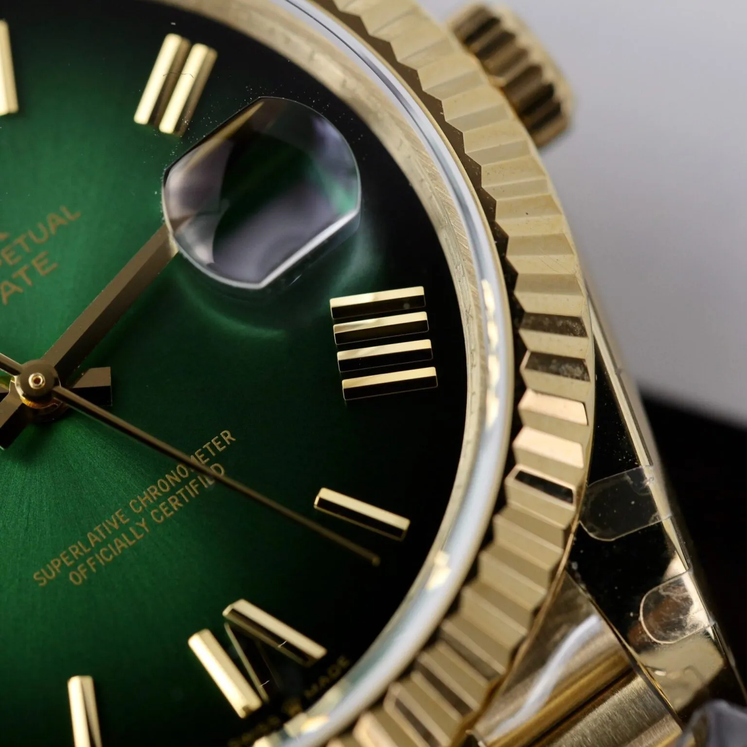 Day-Date Grün Ombre Zifferblatt Geriffelt Lünette Gelb Presidential Armband