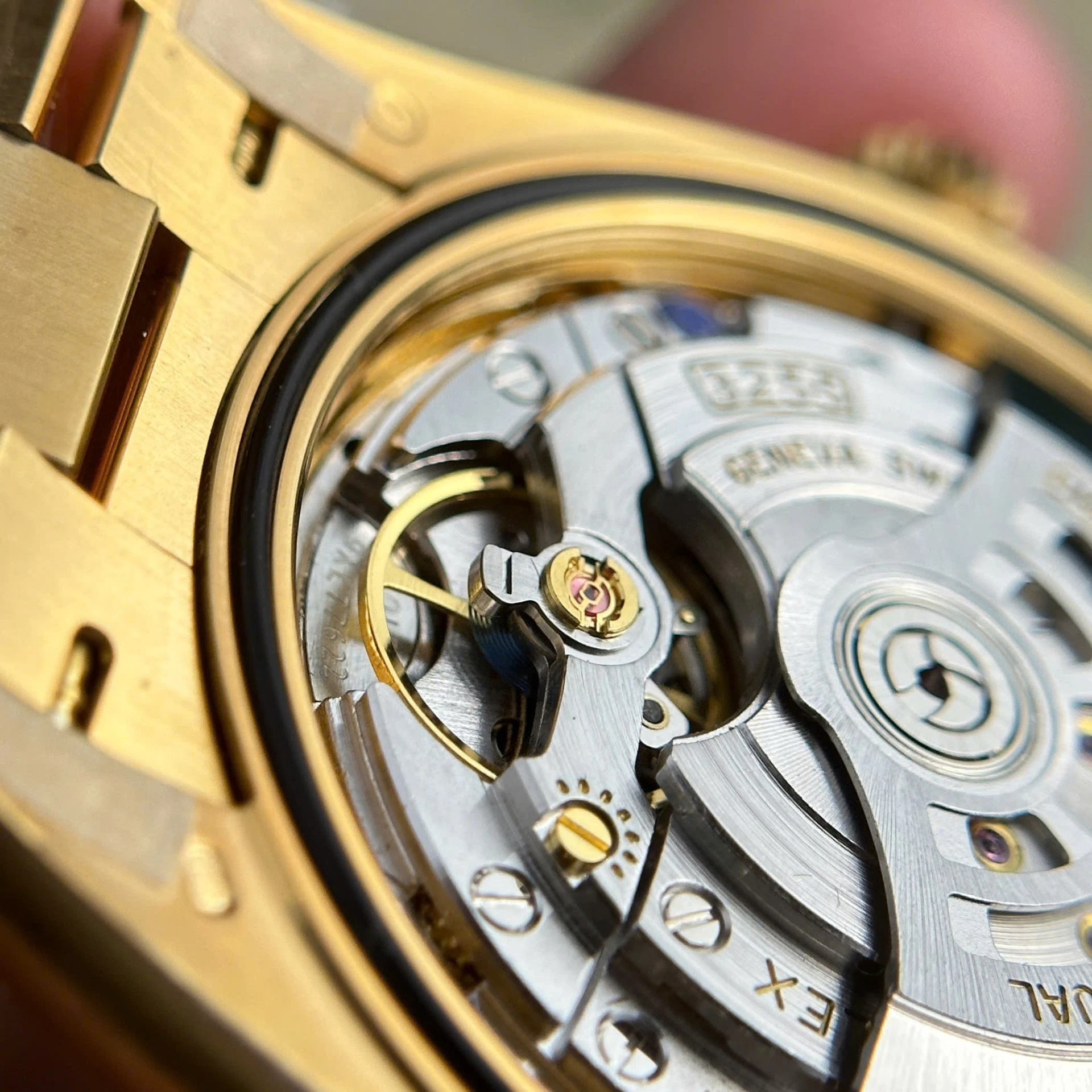 Rolex Day-Date champagnerfarbenes Zifferblatt mit Diamantbesatz 228238-0005 40 mm – Superclone – Bild 13