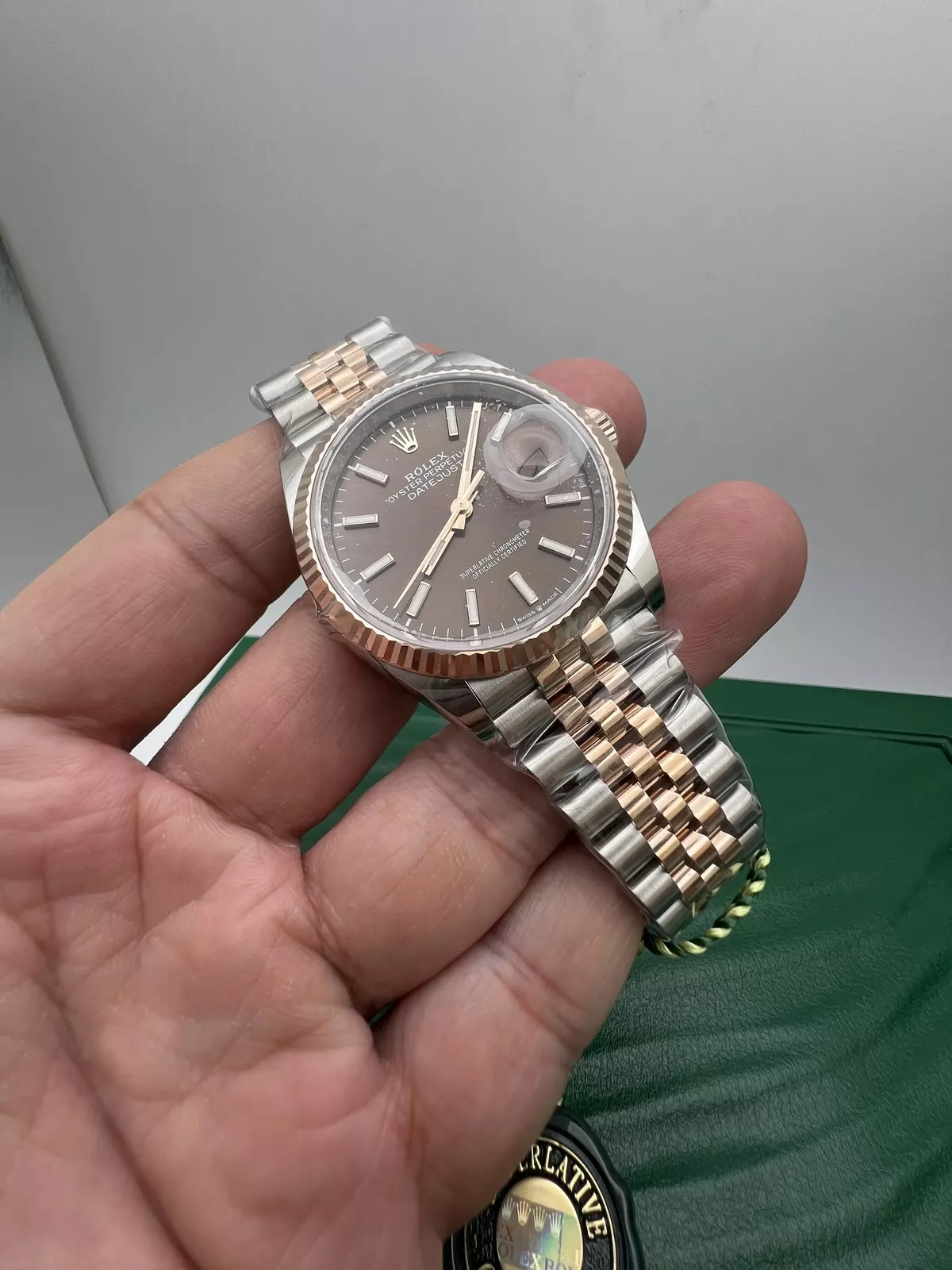 Superclone Datejust schokoladenbraunes Zifferblatt 126231 Jubilee Perspektivansicht