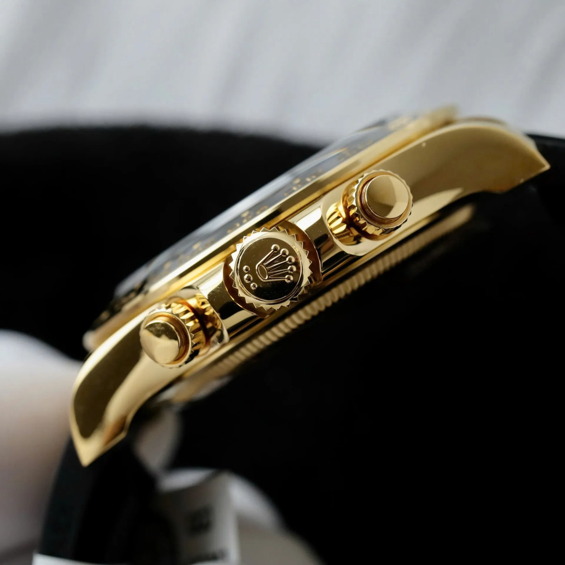 Daytona schwarzes Zifferblatt Schwarz Lünette Goldfarben Case Oysterflex Armband