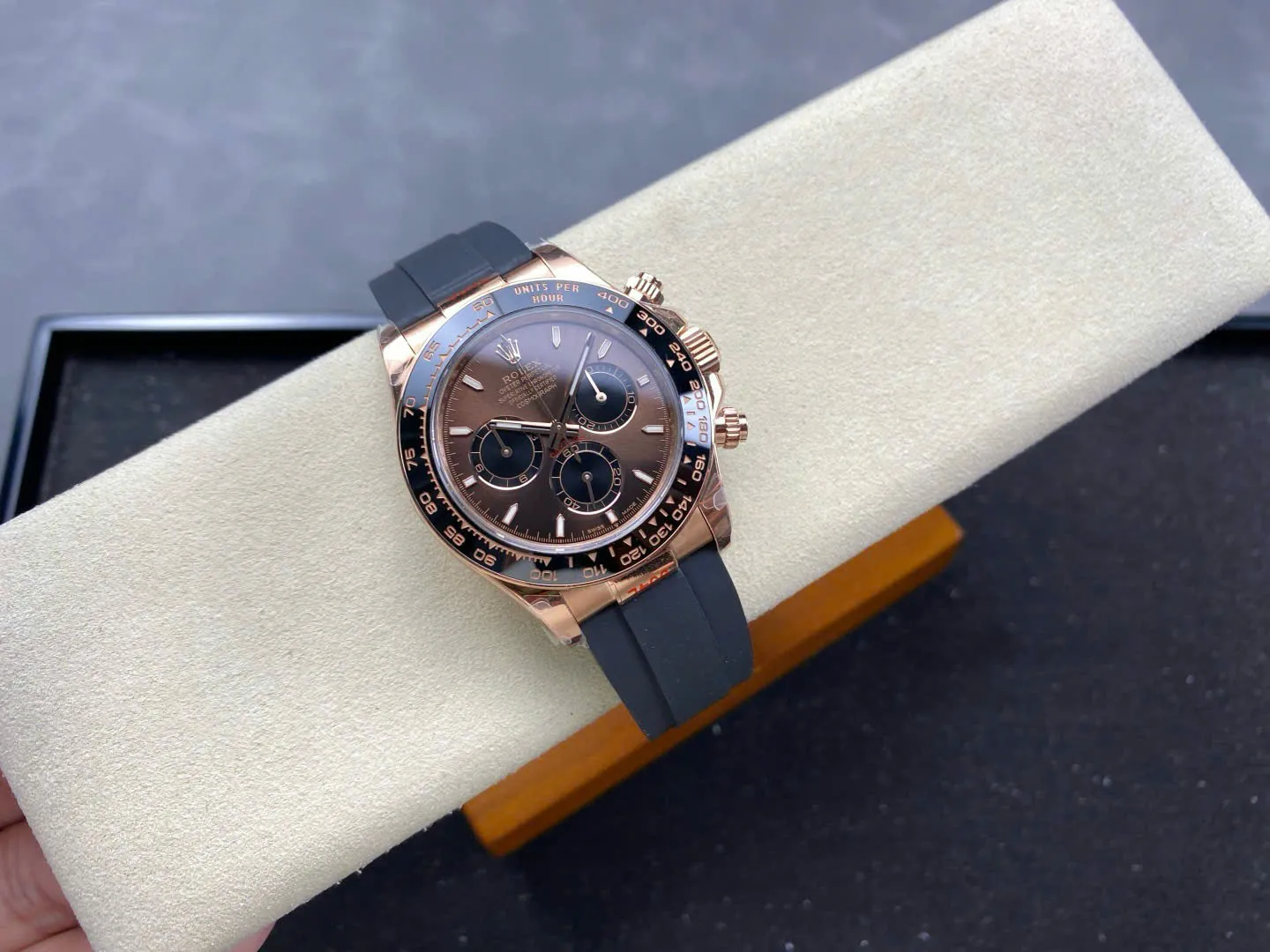Superclone Daytona 126515LN Intensives Schokoladenbraun Zifferblatt Perspektivansicht