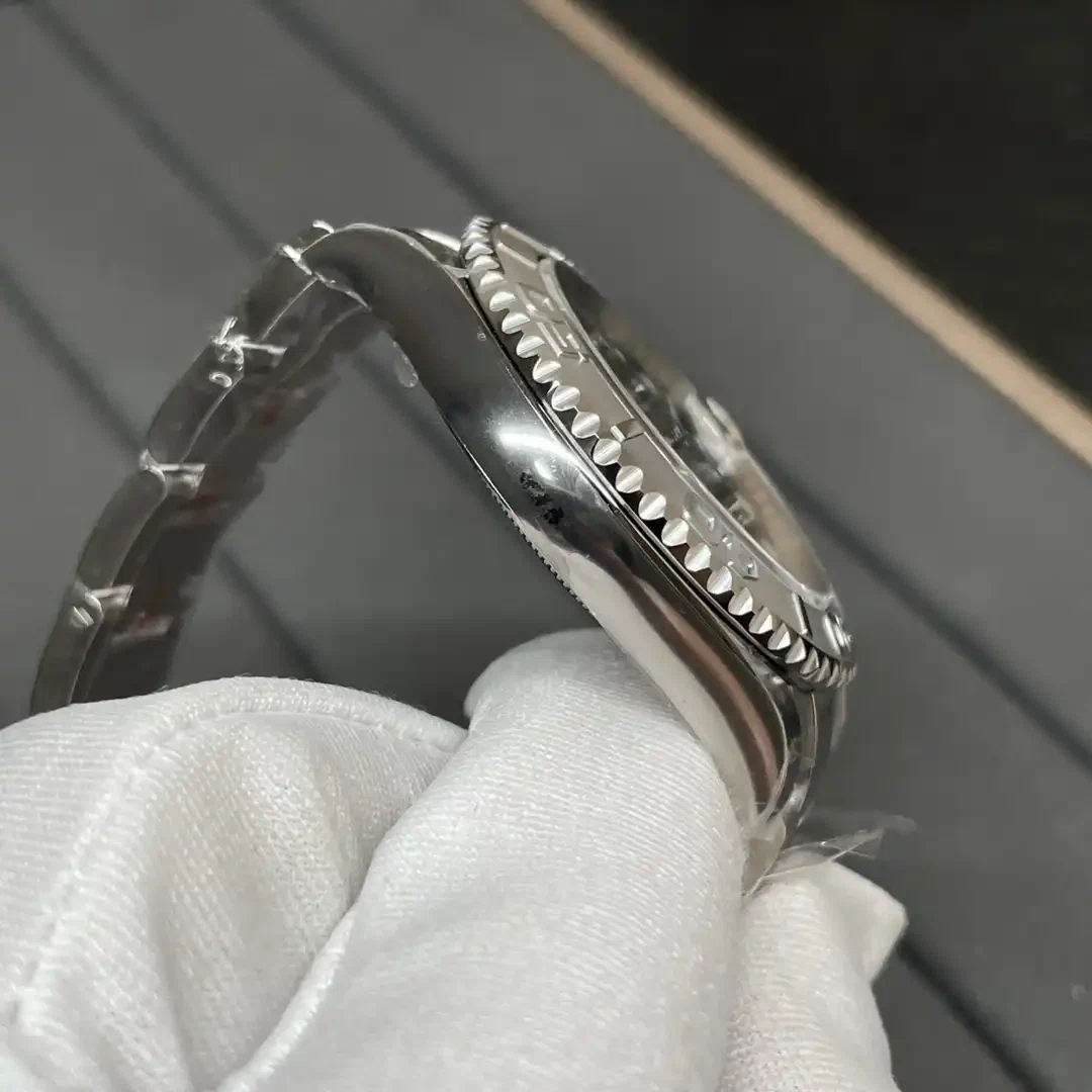 Superclone Yacht-Master rhodiumfarbenes Zifferblatt 126622 Stilansicht