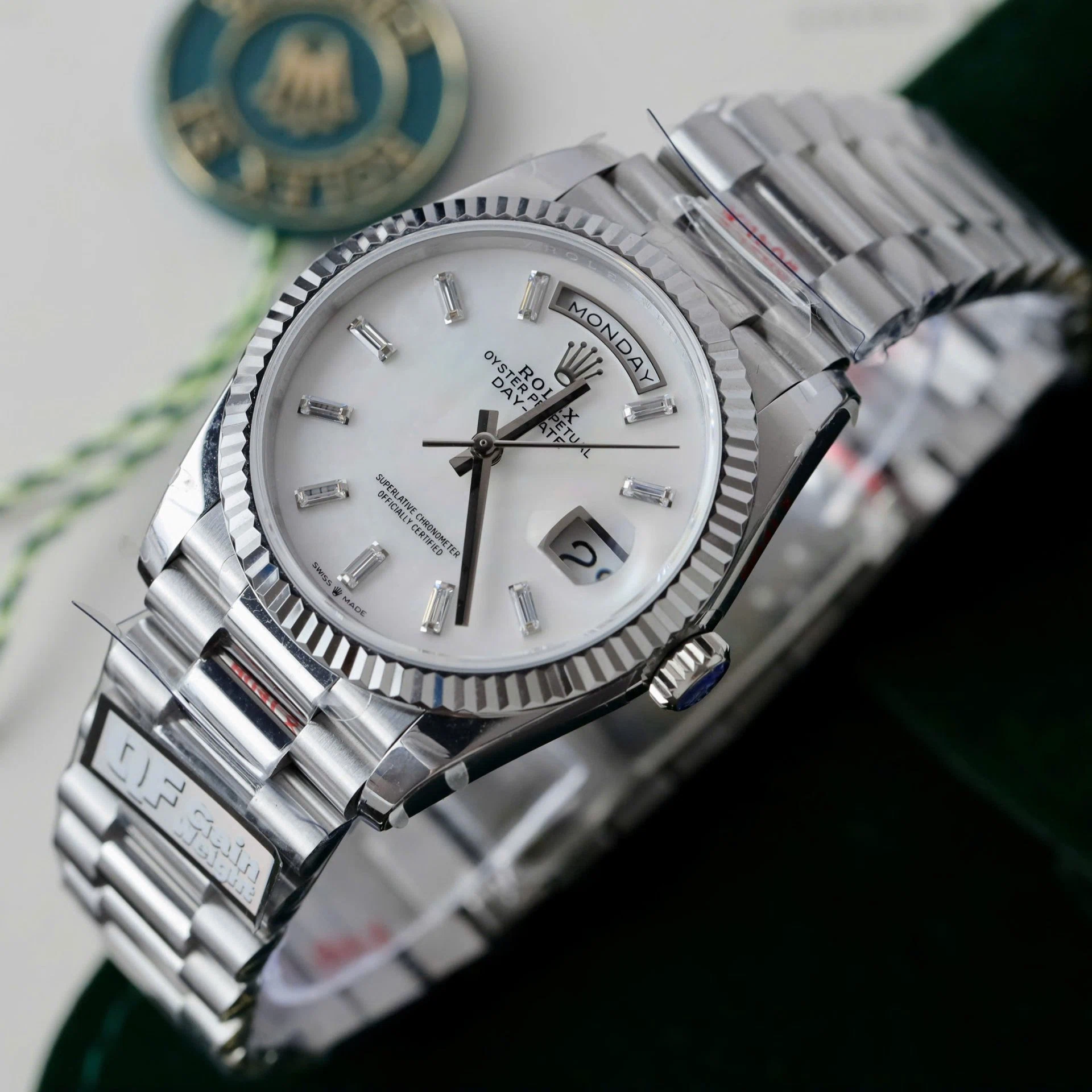 Rolex Day-Date Weißes Perlmutt Zifferblatt mit Diamantbesatz 128236-0021 36 mm – Superclone – Bild 4