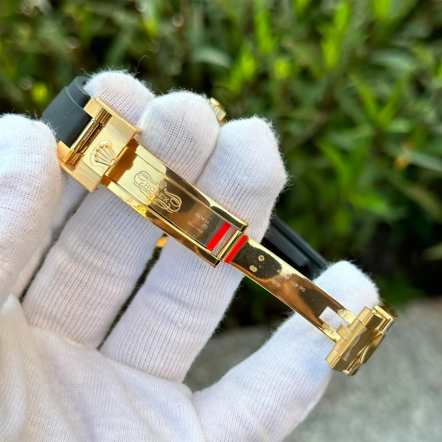 Yacht-Master schwarzes Zifferblatt Gelbgold Oysterflex Armband