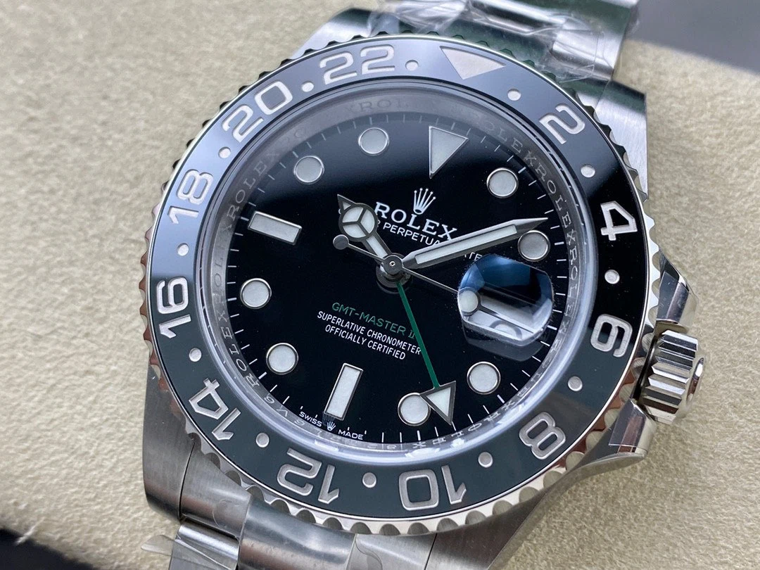 Superclone GMT-Master II 126710GRNR "Bruce Wayne" Oyster 2024 Perspektivansicht