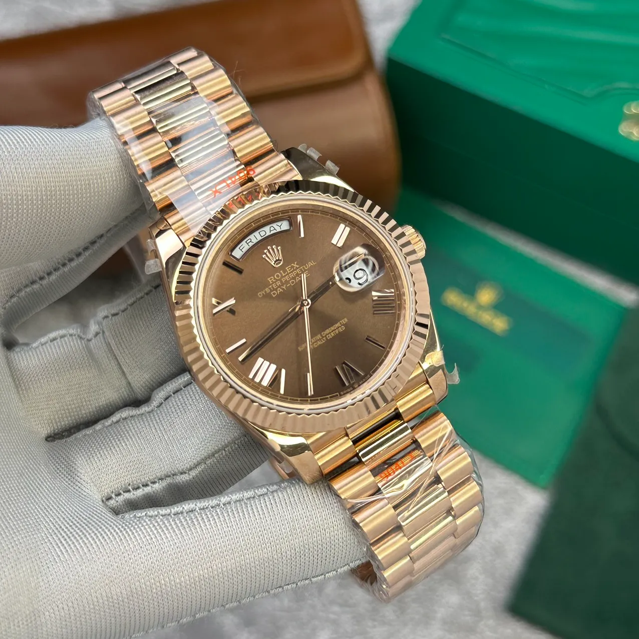 Day-Date schokoladenbraunes Zifferblatt Geriffelt Lünette Roségold Presidential Armband