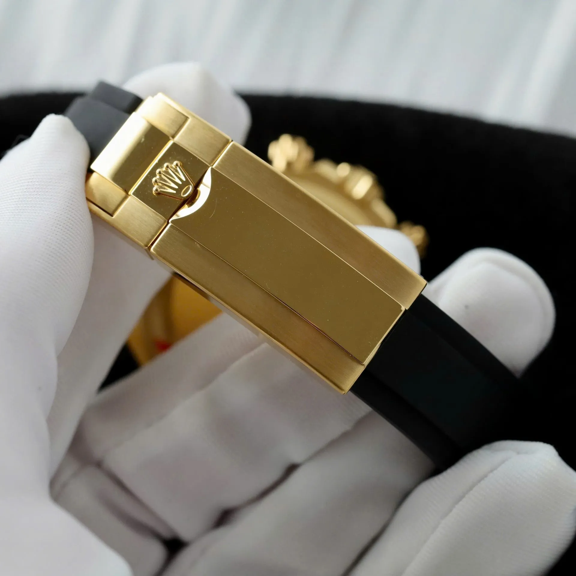 Daytona schwarzes Zifferblatt Schwarz Lünette Goldfarben Case Oysterflex Armband