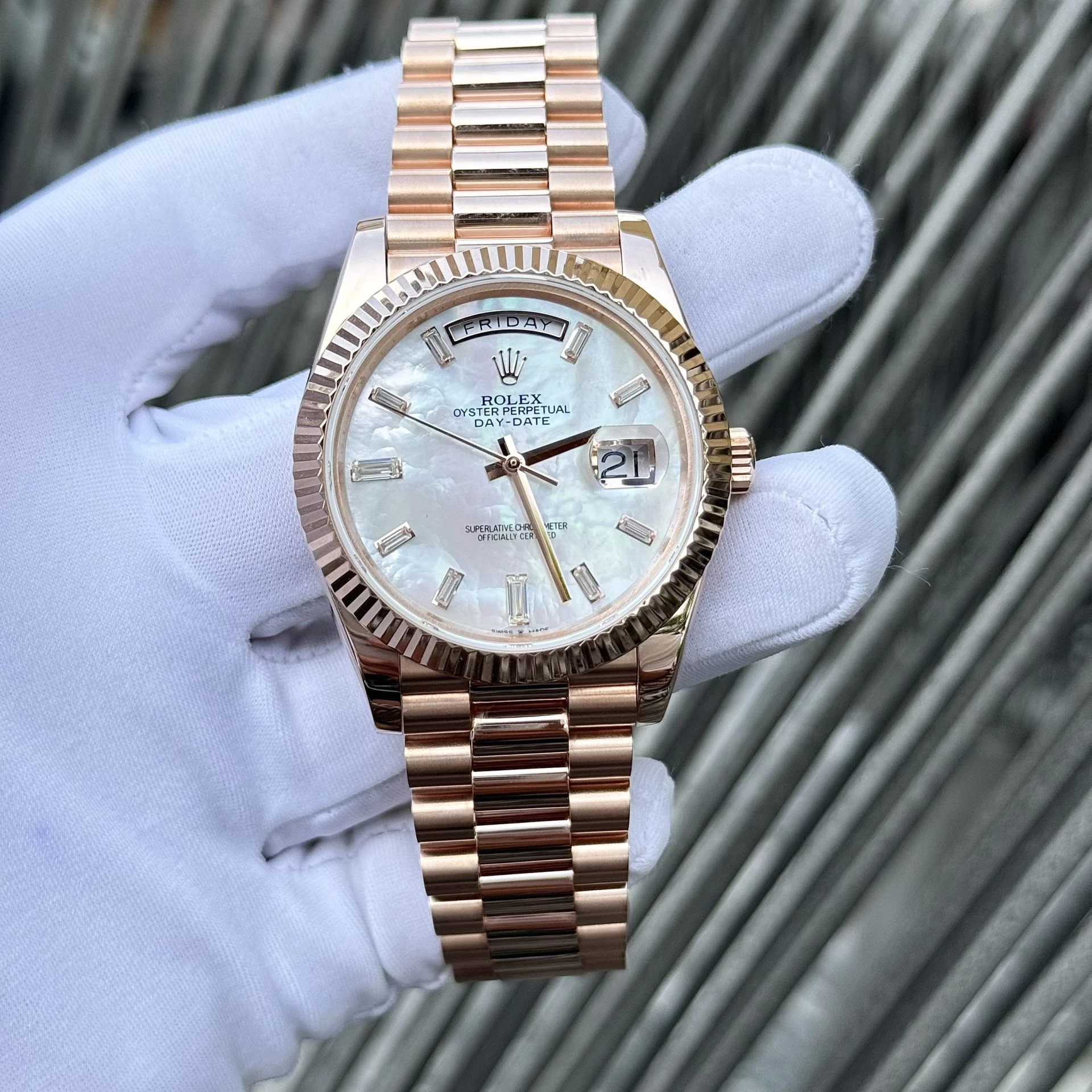 Rolex Day-Date Weißes Perlmutt Zifferblatt mit Diamantbesatz 128235-0078 36 mm – Superclone – Bild 2