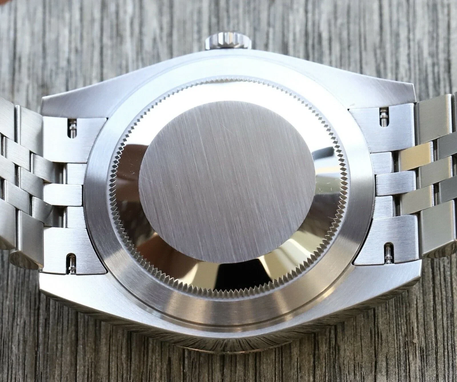 Superclone Datejust rhodiumfarbenes Zifferblatt 126334 "Wimbledon" Geriffelt / Jubilee Stilansicht