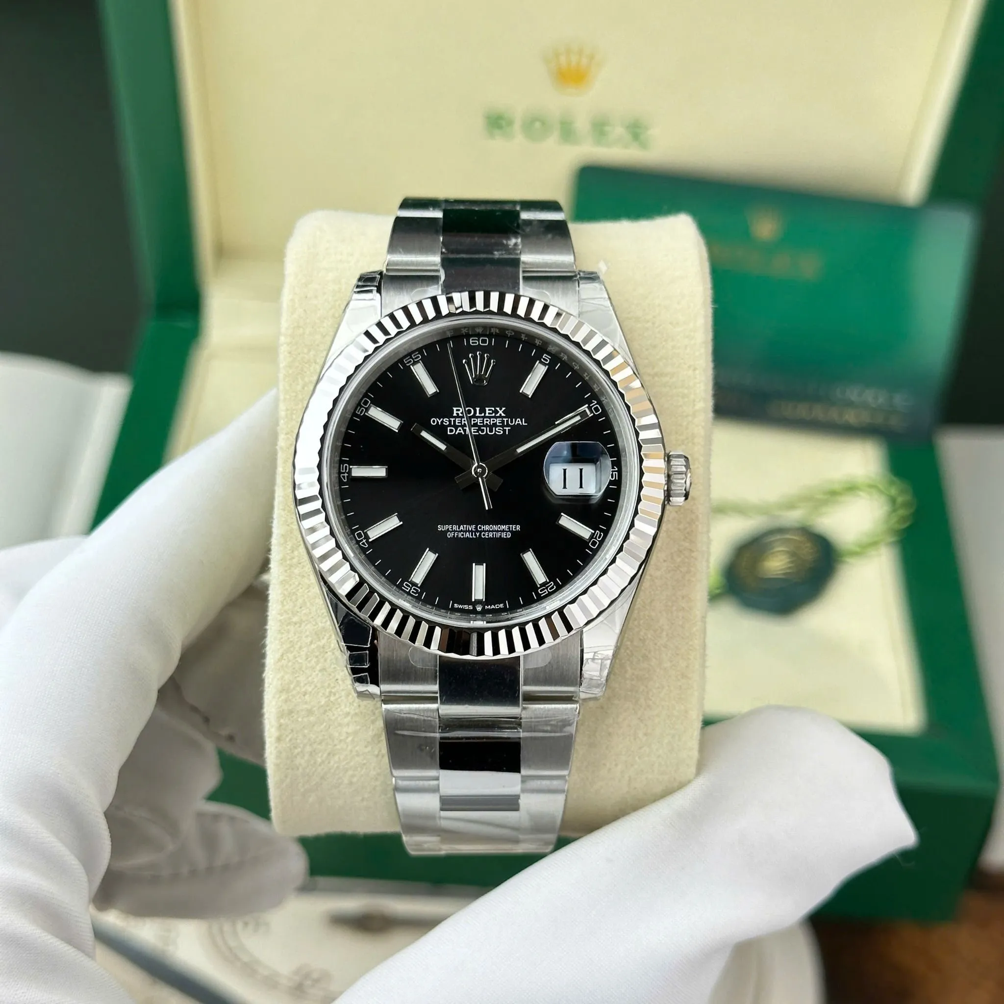 Datejust schwarzes Zifferblatt Geriffelt Lünette Oyster Armband
