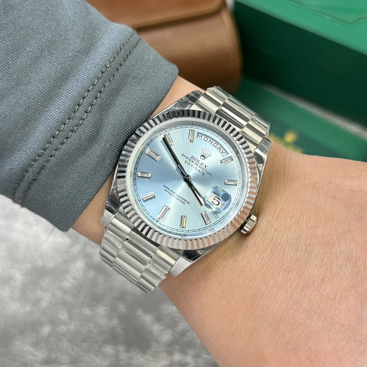 Rolex Day-Date eisblaues Zifferblatt mit Diamantbesatz 228236-0006 40 mm – Superclone – Bild 8