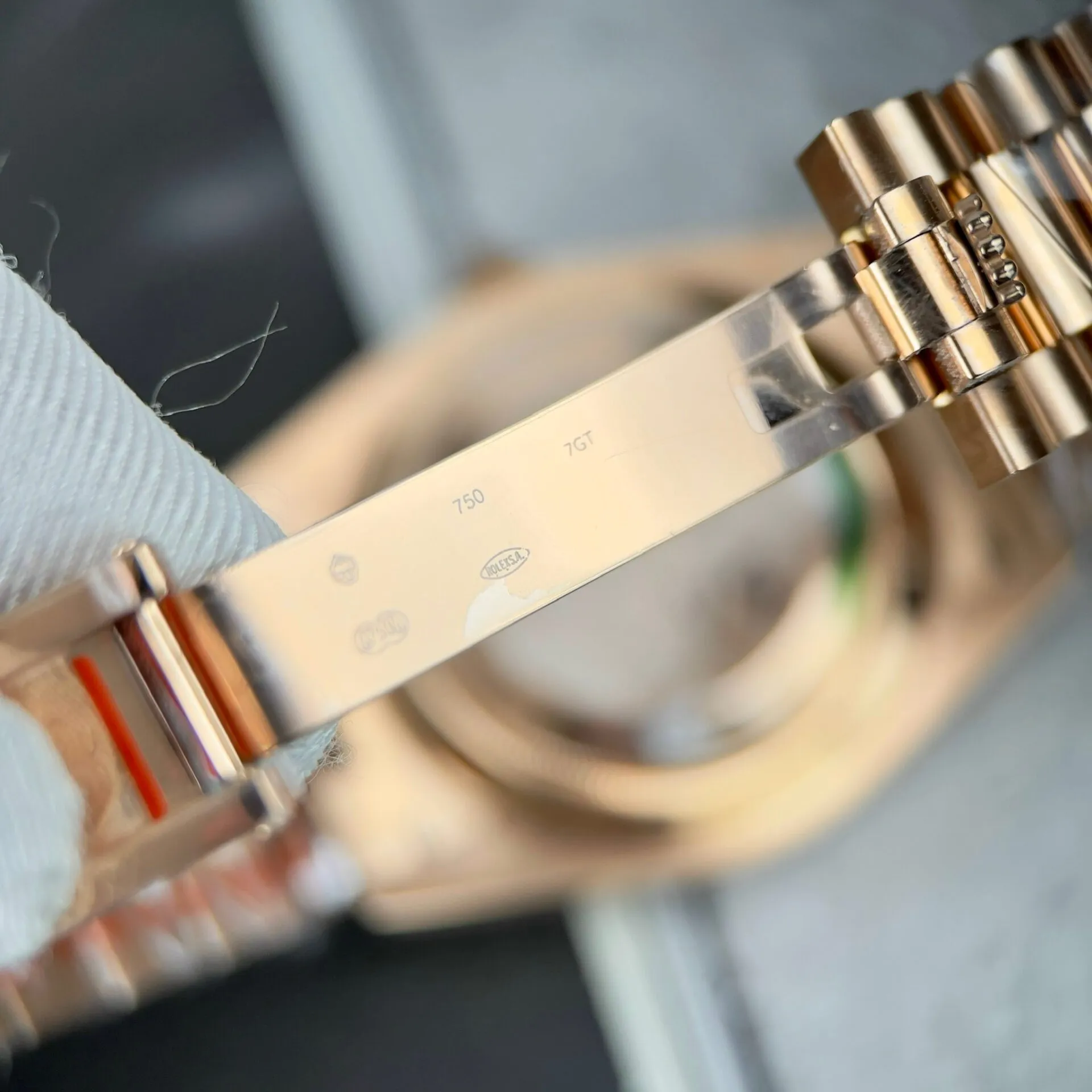 Day-Date. olivfarbenes Zifferblatt Geriffelt Lünette Roségold Presidential Armband