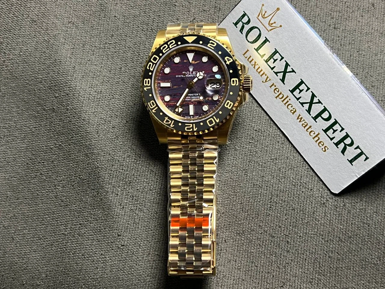Superclone GMT-Master II 126718GRNR Tigereisen Zifferblatt Perspektivansicht