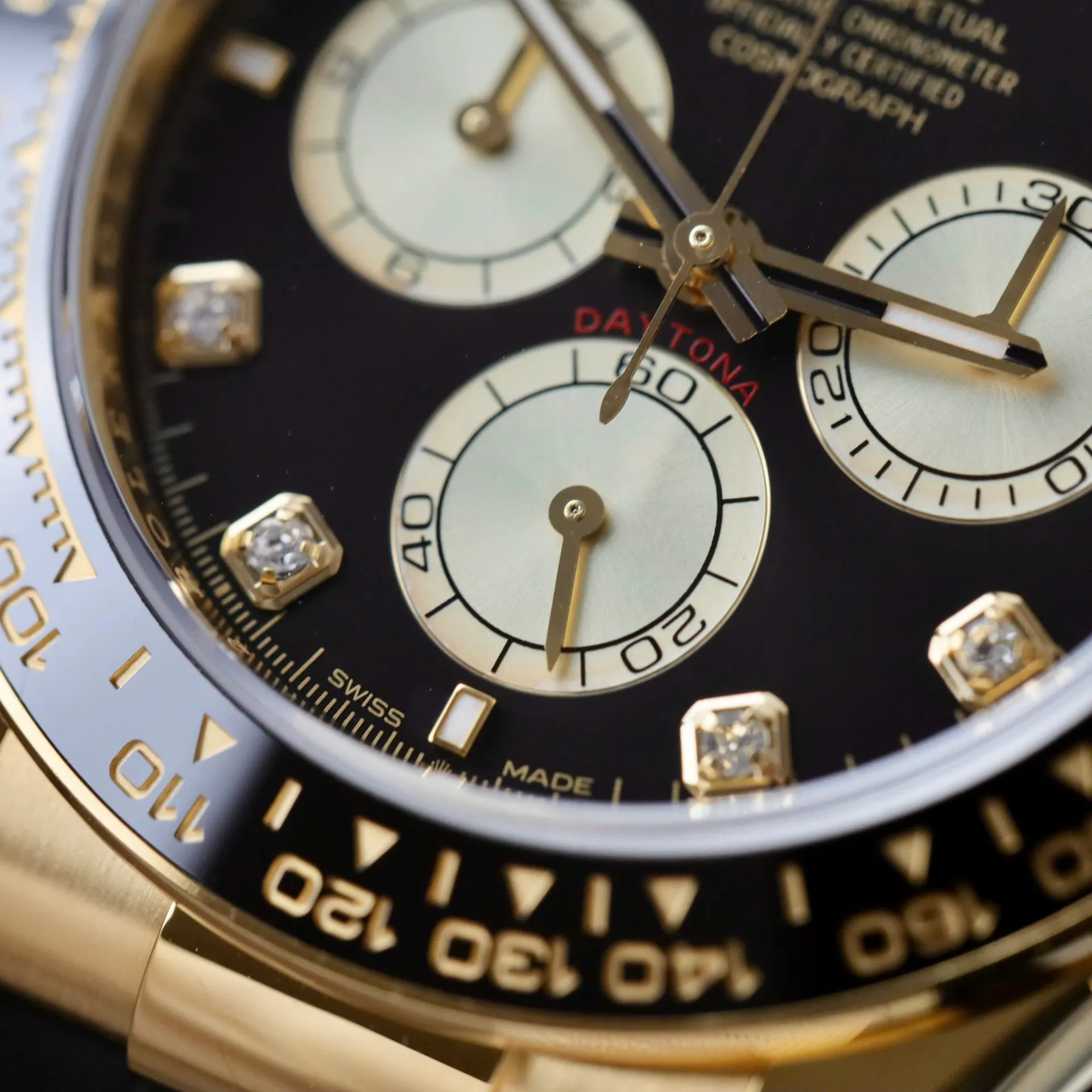 Daytona schwarzes Zifferblatt Schwarz Lünette Goldfarben Case Oysterflex Armband