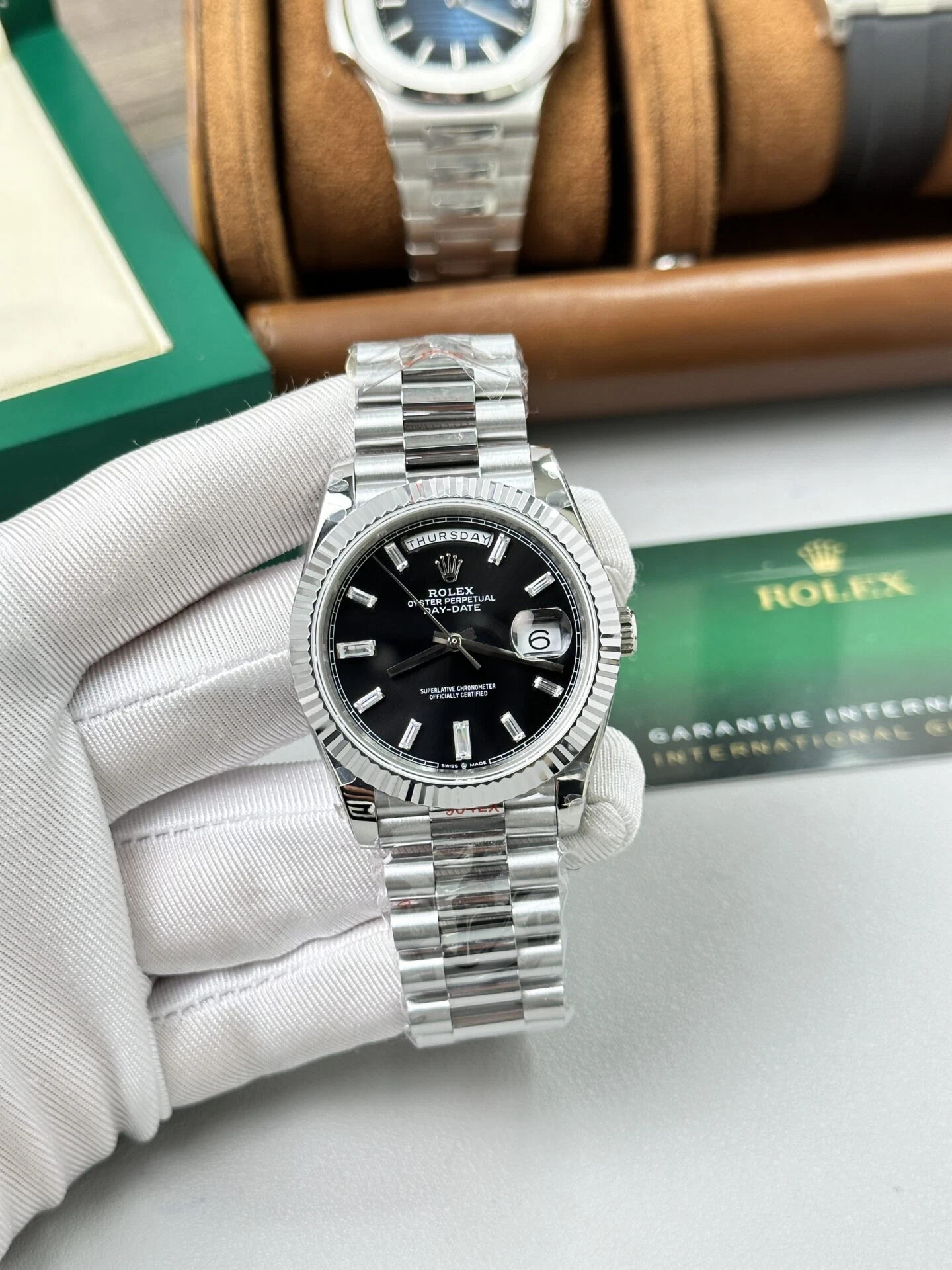Rolex Day-Date intensivschwarzes Zifferblatt mit Diamantbesatz 228236-0004 40 mm – Superclone – Bild 2