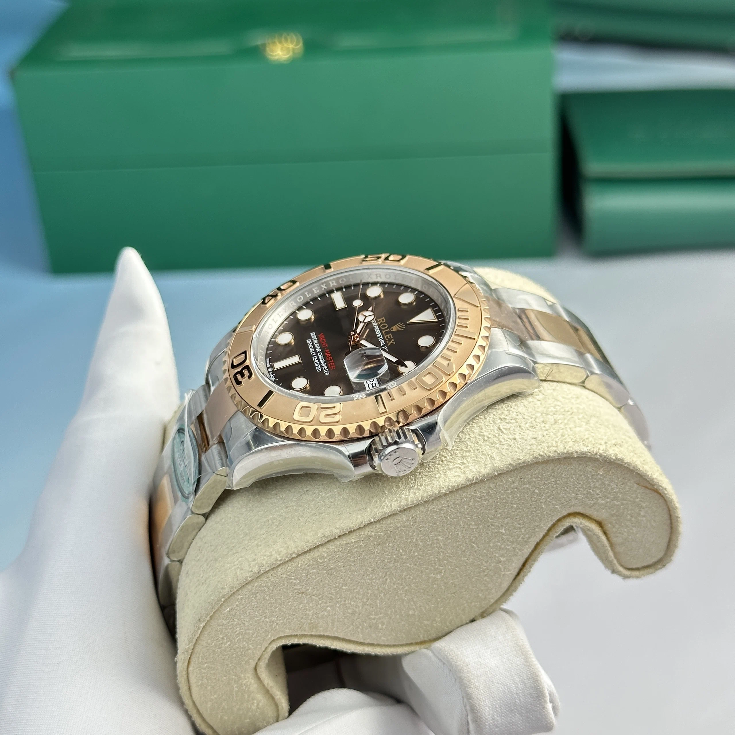 Yacht-Master schokoladenbraunes Zifferblatt 126621 Schrägansicht