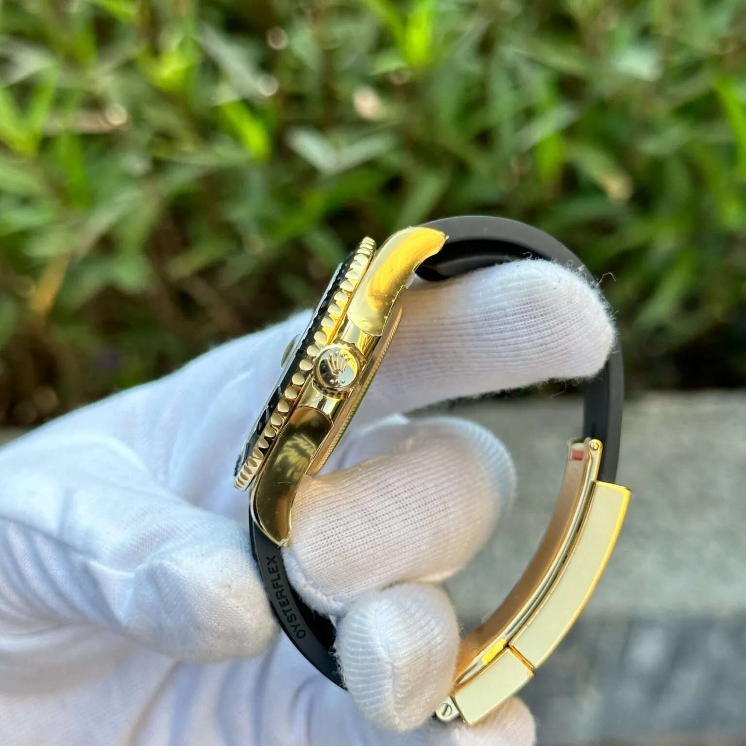 Yacht-Master schwarzes Zifferblatt Gelbgold Oysterflex Armband