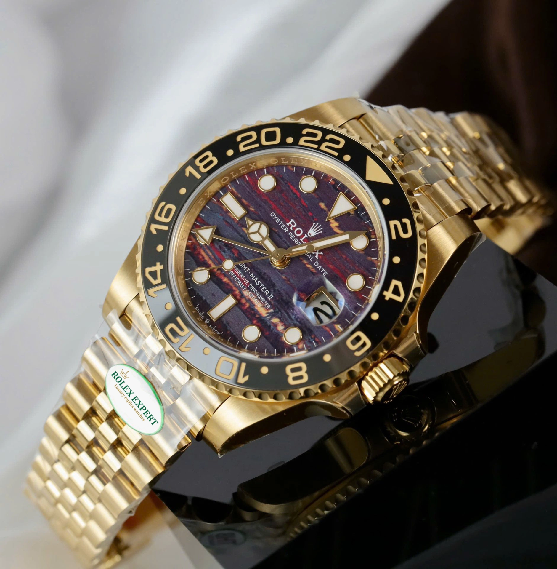 Superclone GMT-Master II 126718GRNR Tigereisen Zifferblatt Profilansicht
