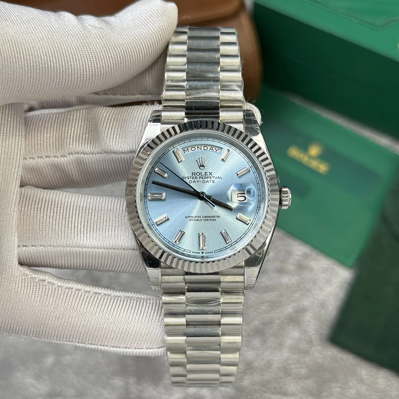 Rolex Day-Date eisblaues Zifferblatt mit Diamantbesatz 228236-0006 40 mm – Superclone – Bild 2