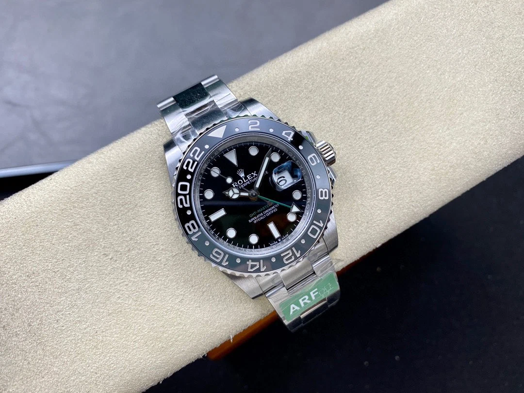 Superclone GMT-Master II 126710GRNR "Bruce Wayne" Oyster 2024 Schrägansicht