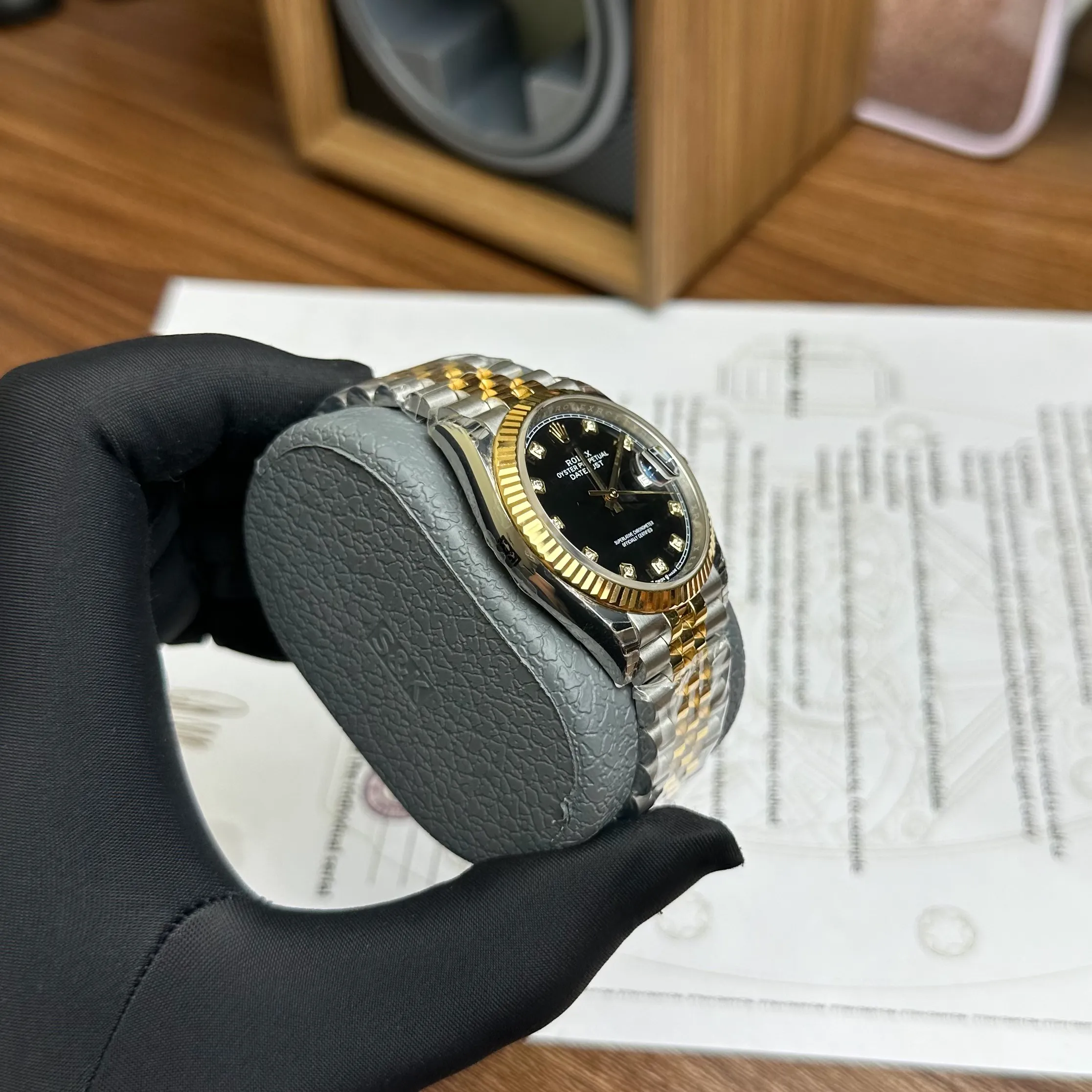 Datejust schwarzes Zifferblatt Geriffelt Lünette Two Toned Jubilee Armband