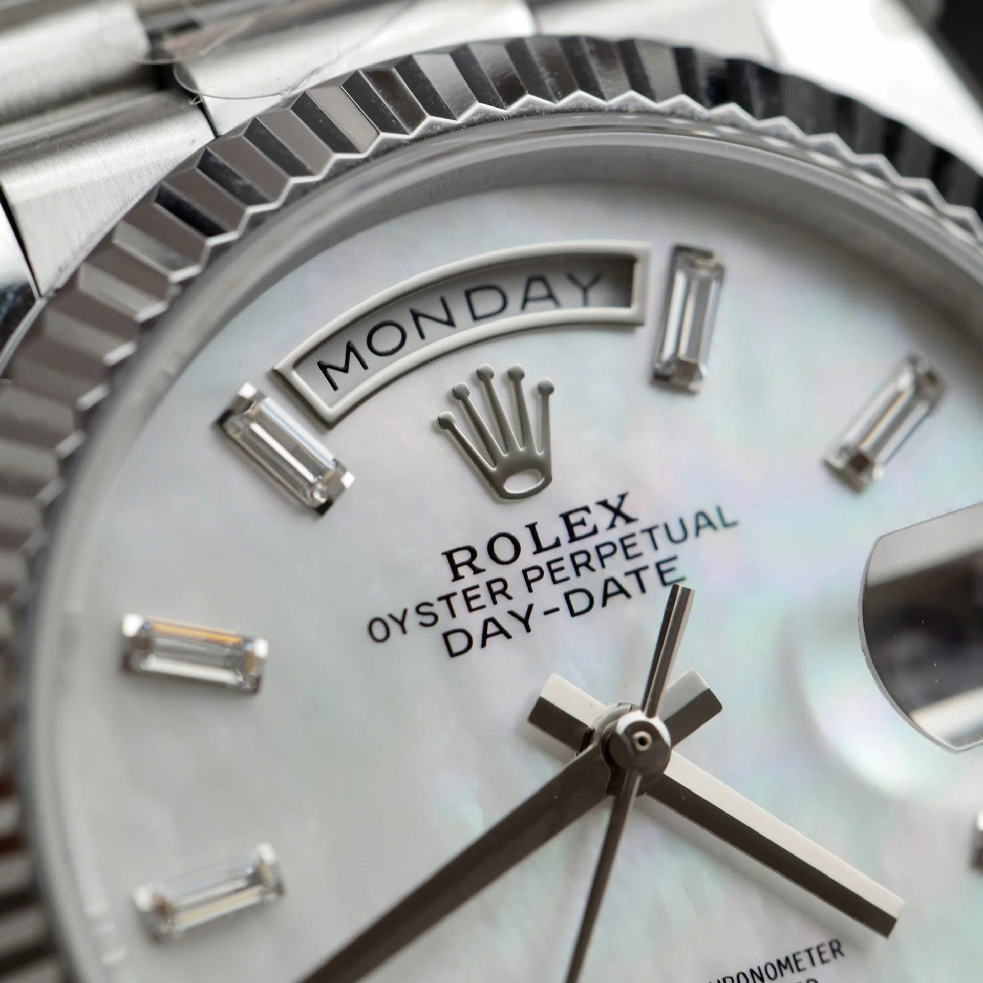 Rolex Day-Date Weißes Perlmutt Zifferblatt mit Diamantbesatz 128236-0021 36 mm – Superclone – Bild 6