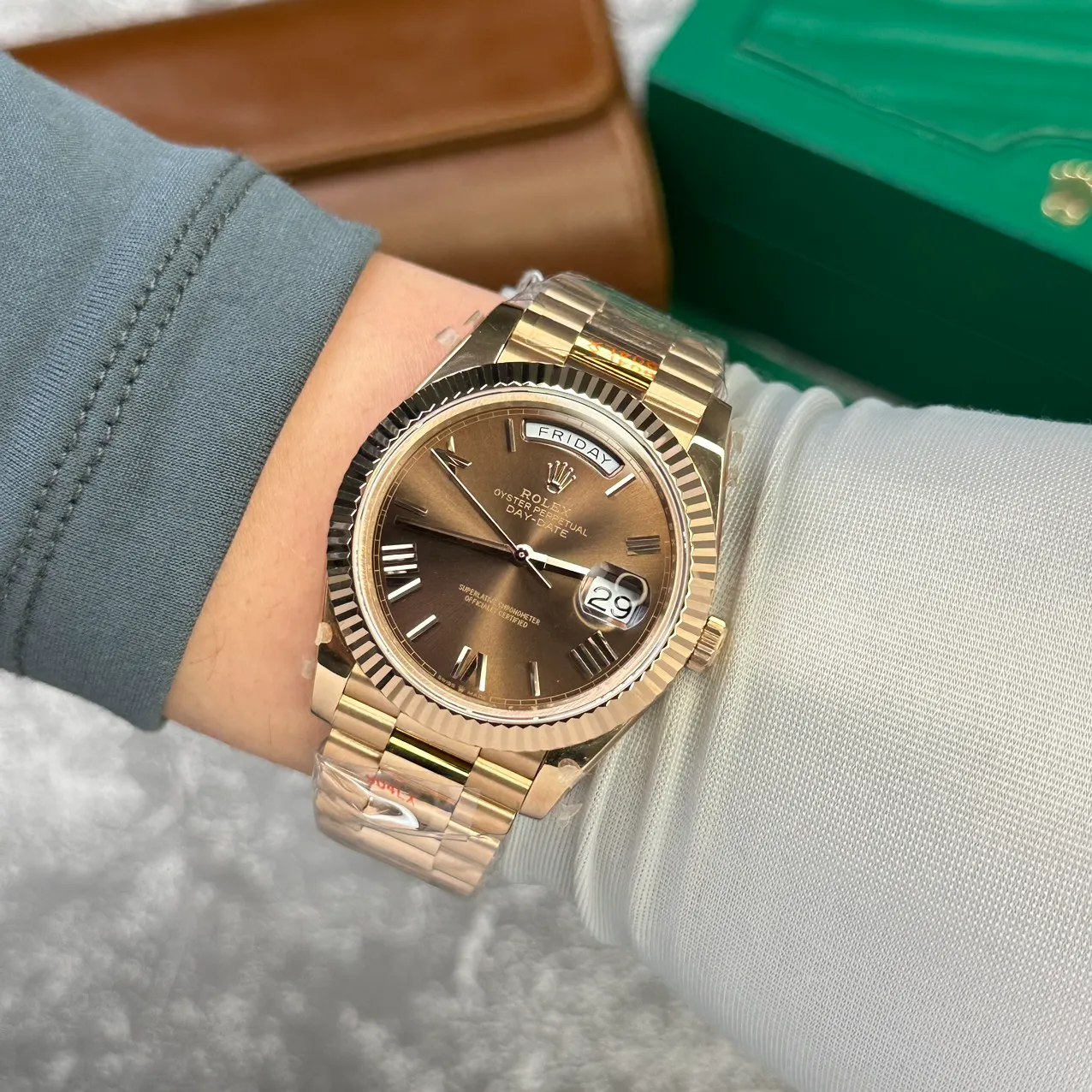 Day-Date schokoladenbraunes Zifferblatt Geriffelt Lünette Roségold Presidential Armband