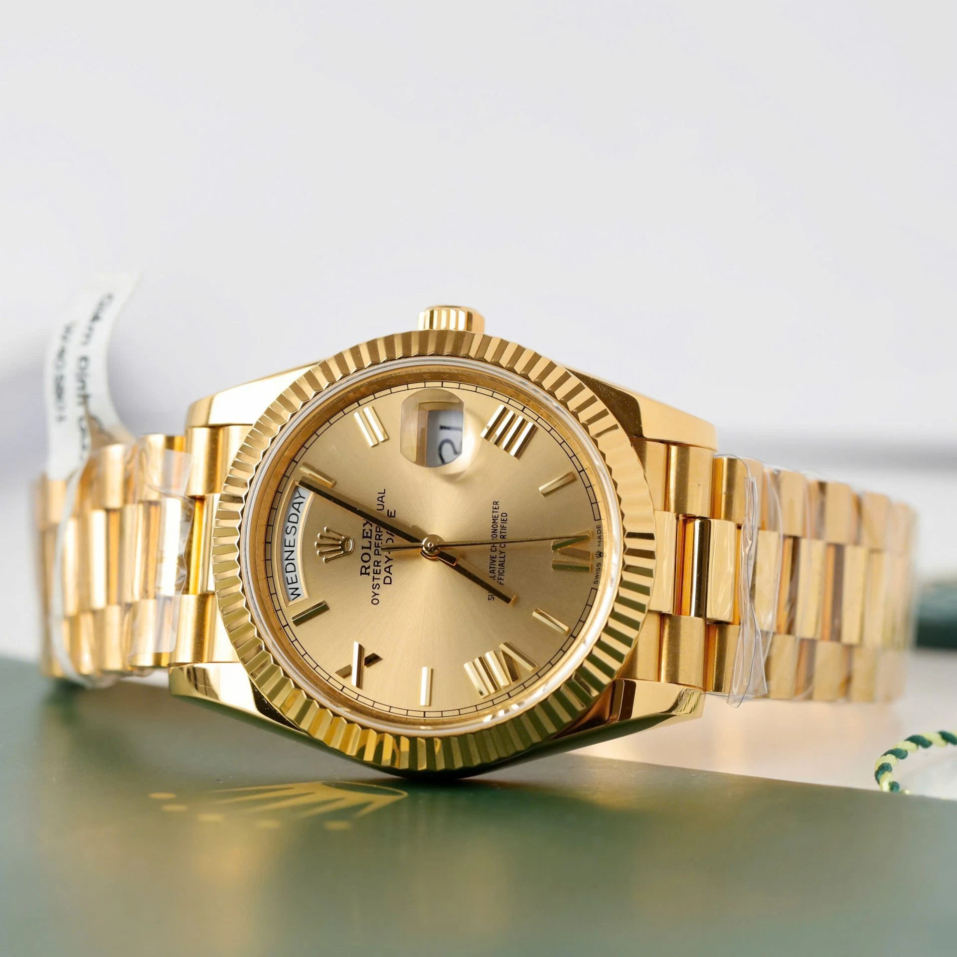Rolex Day-Date mit römischen Indizes champagnerfarbenes Zifferblatt 228238 40 mm – Superclone – Bild 4