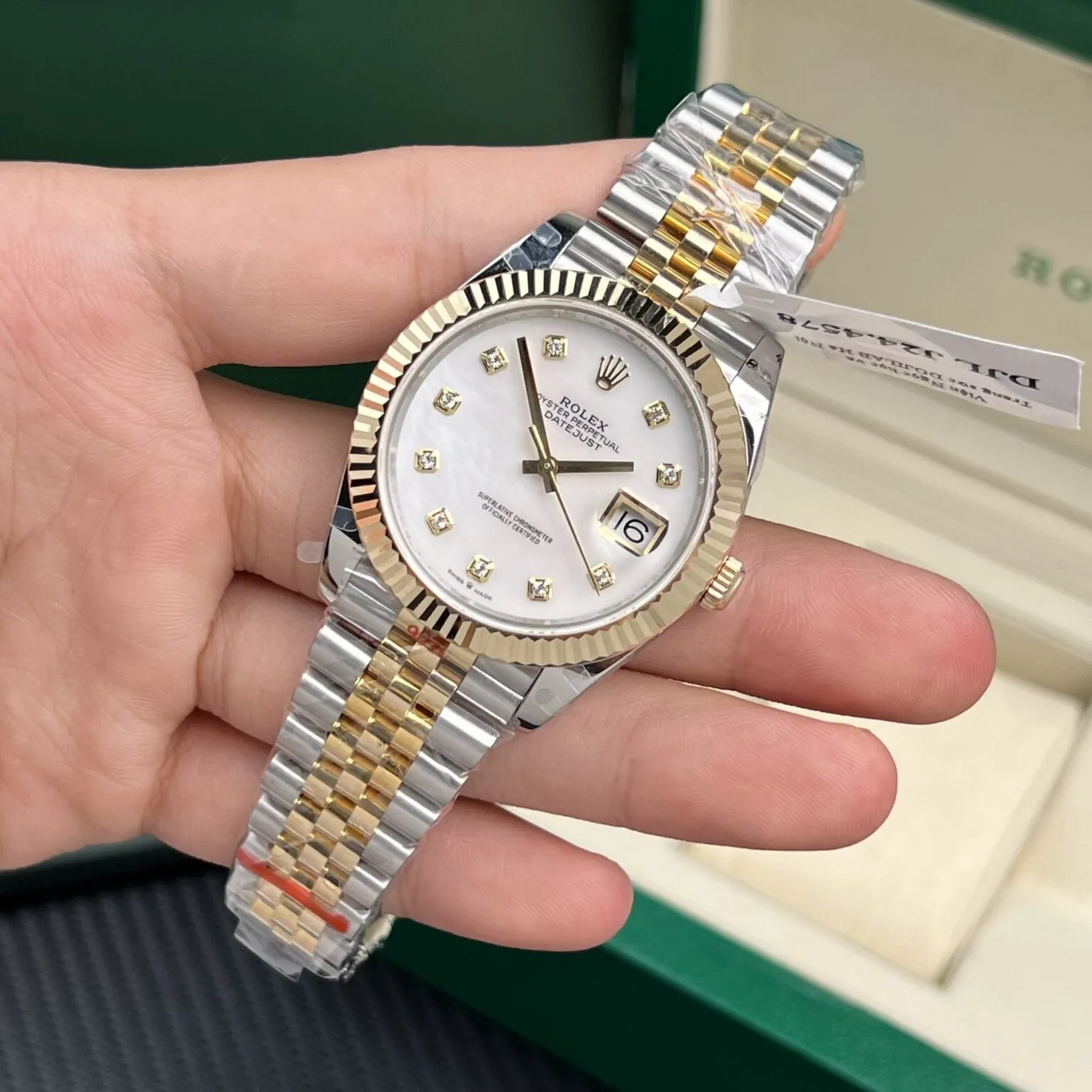 Datejust Pearl Zifferblatt Geriffelt Lünette Two Toned Gold Jubilee Armband
