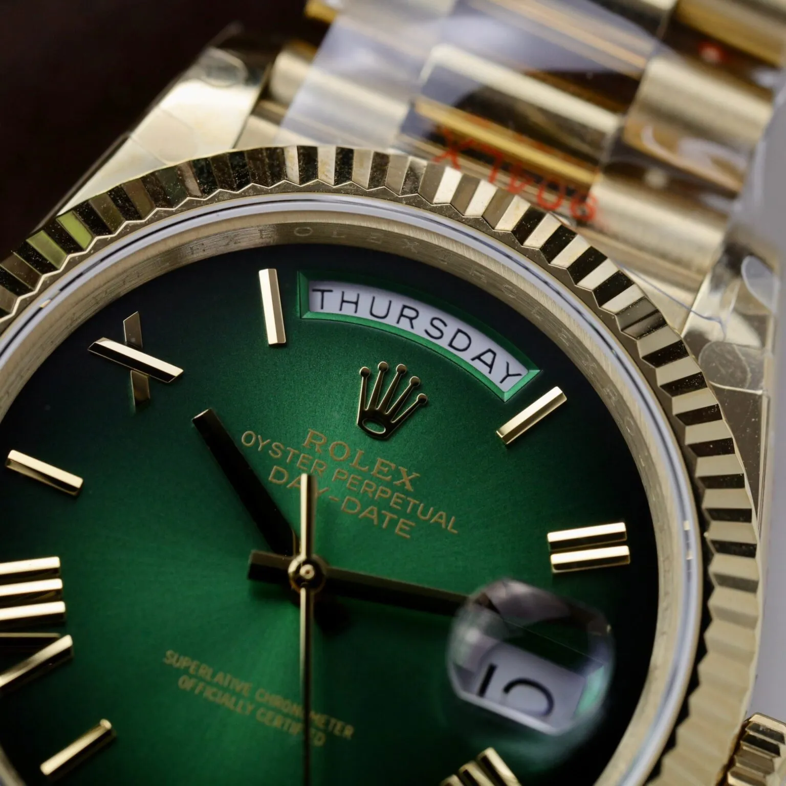 Day-Date Grün Ombre Zifferblatt Geriffelt Lünette Gelb Presidential Armband