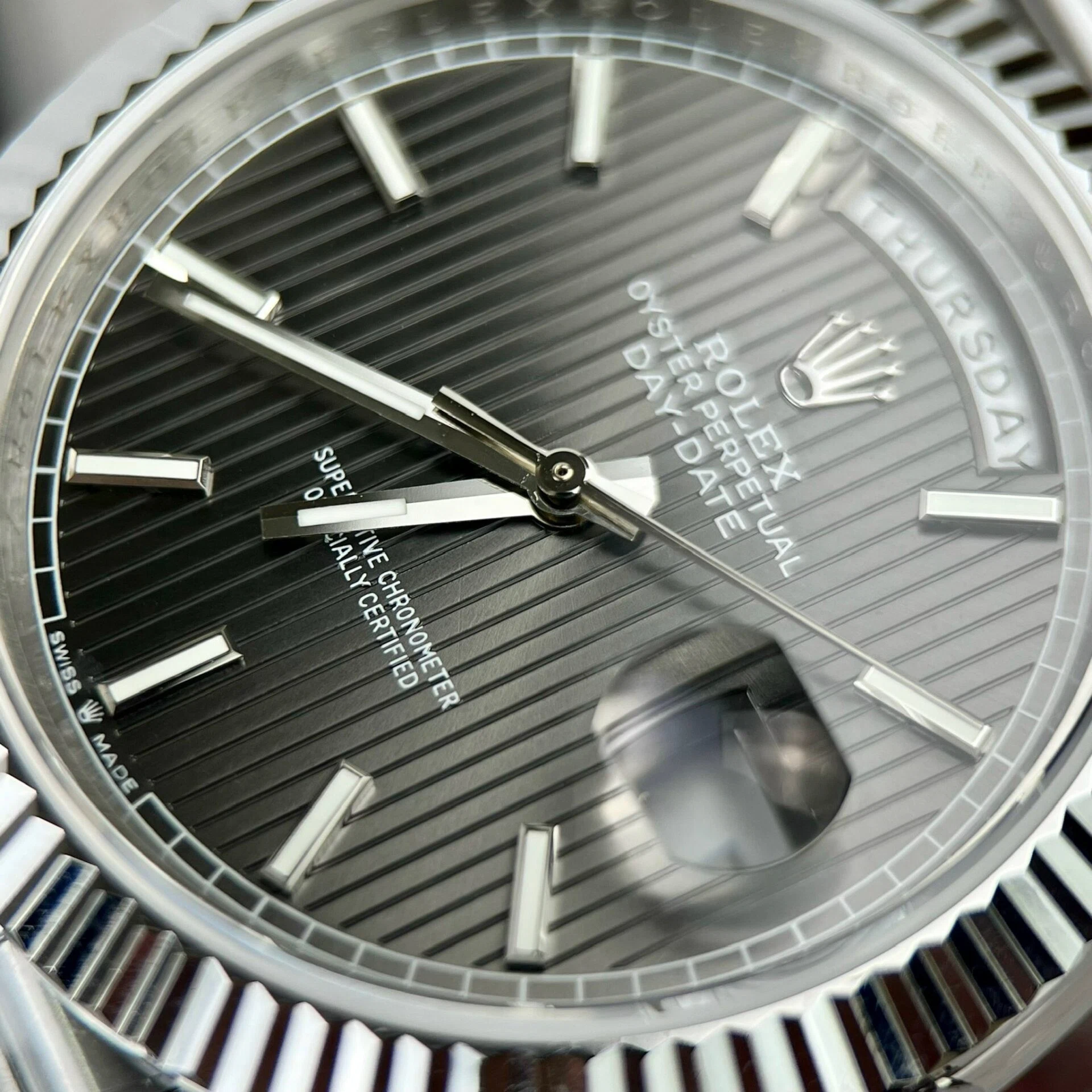 Rolex Day-Date Grau Stick Tapestry Zifferblatt 228239-0002 40 mm – Superclone – Bild 4