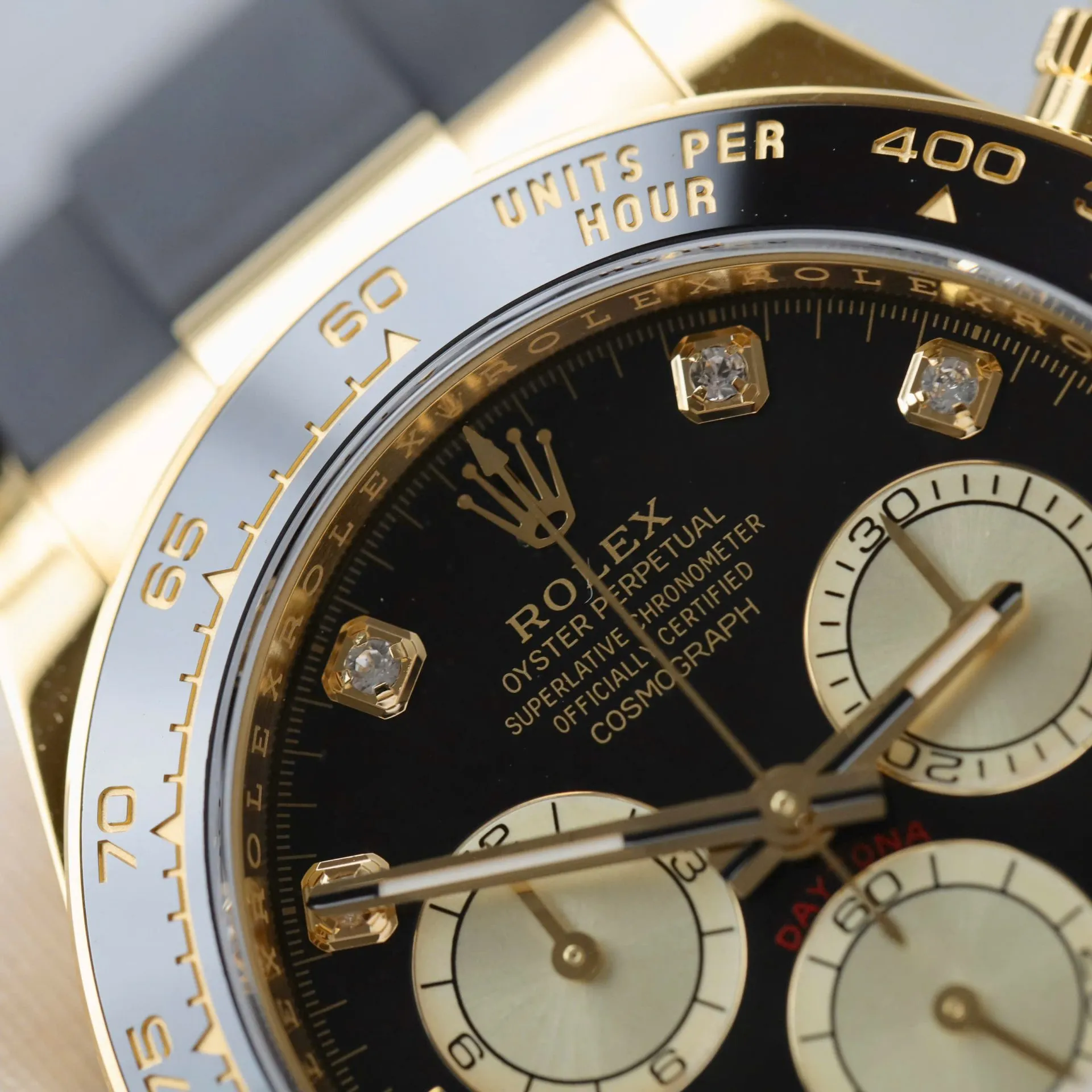 Daytona schwarzes Zifferblatt Schwarz Lünette Goldfarben Case Oysterflex Armband