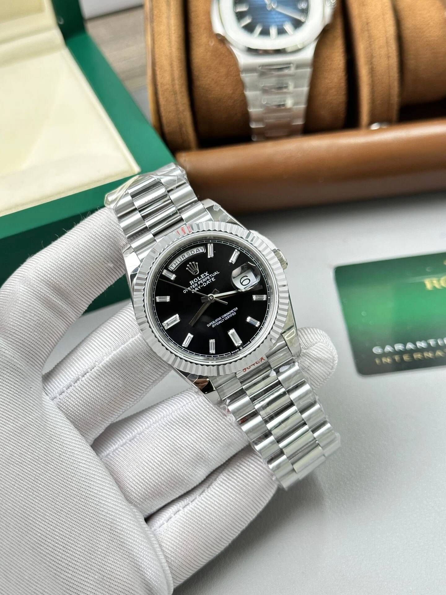 Rolex Day-Date intensivschwarzes Zifferblatt mit Diamantbesatz 228236-0004 40 mm – Superclone – Bild 4