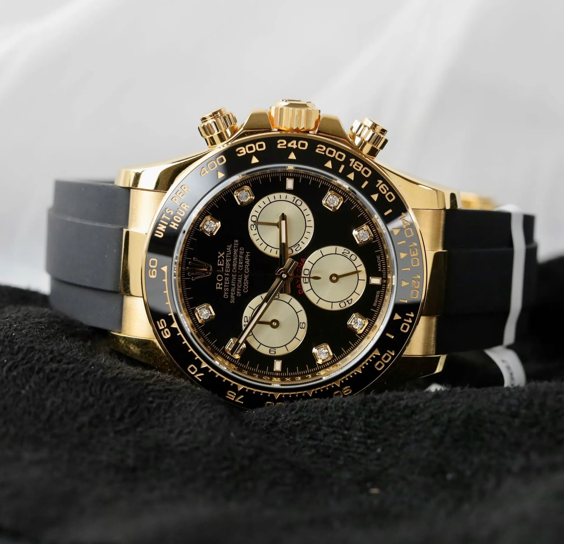 Daytona schwarzes Zifferblatt Schwarz Lünette Goldfarben Case Oysterflex Armband