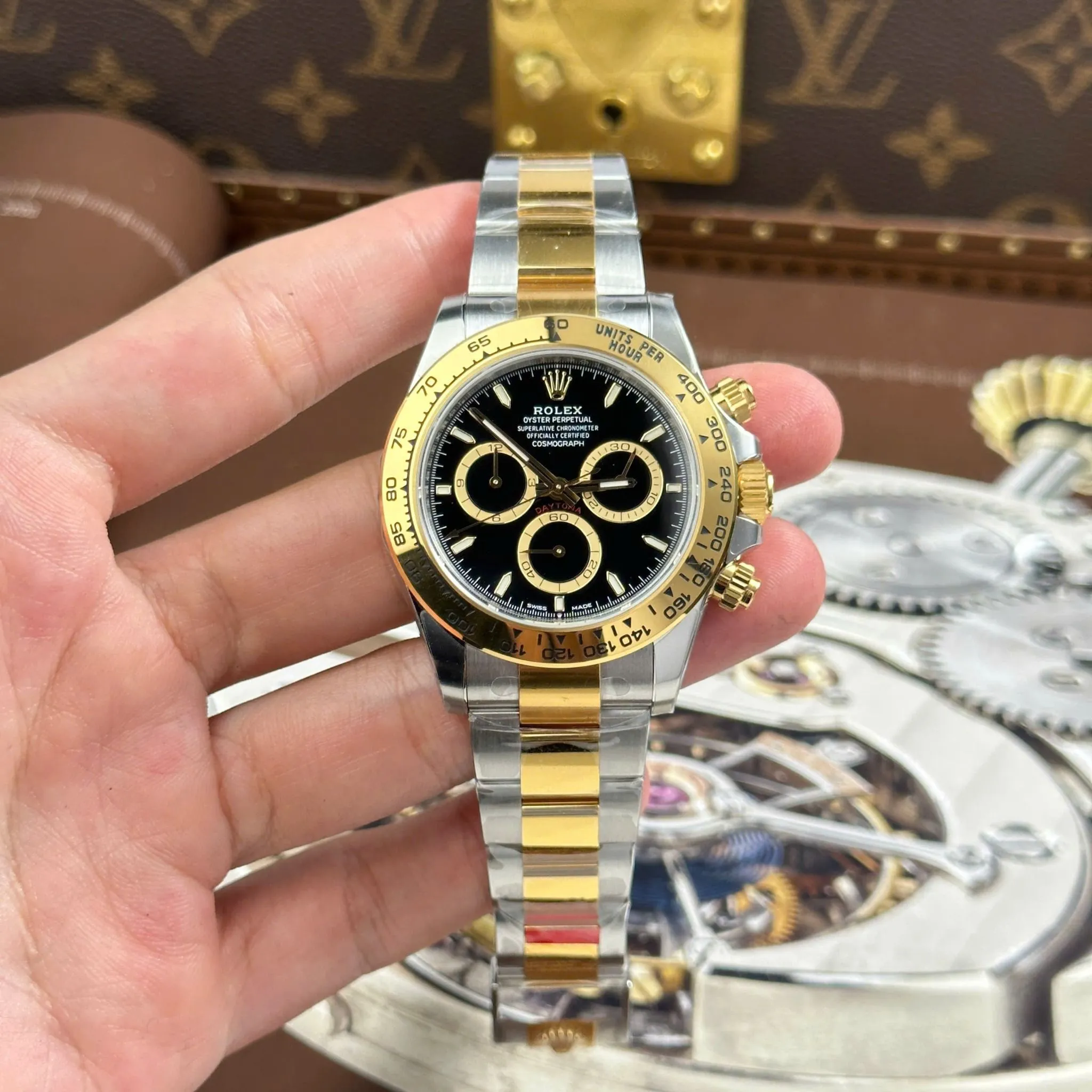 Daytona schwarzes Zifferblatt Gold Lünette Two Tone Oyster Armband