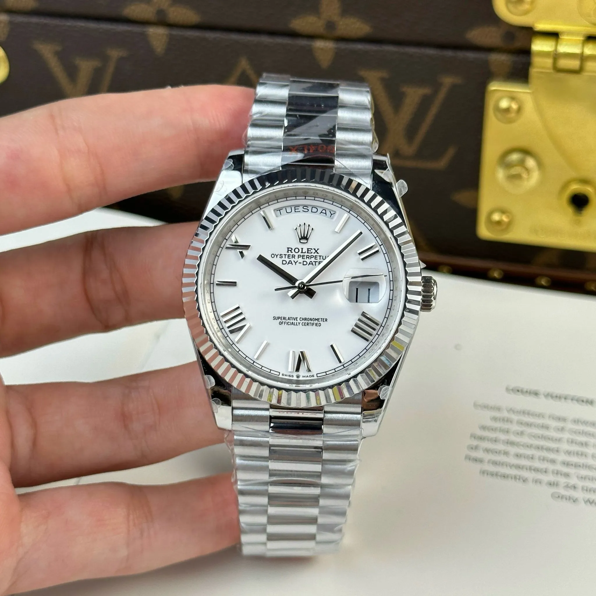 Day Date weißes Zifferblatt Geriffelt Lünette Presidential Armband