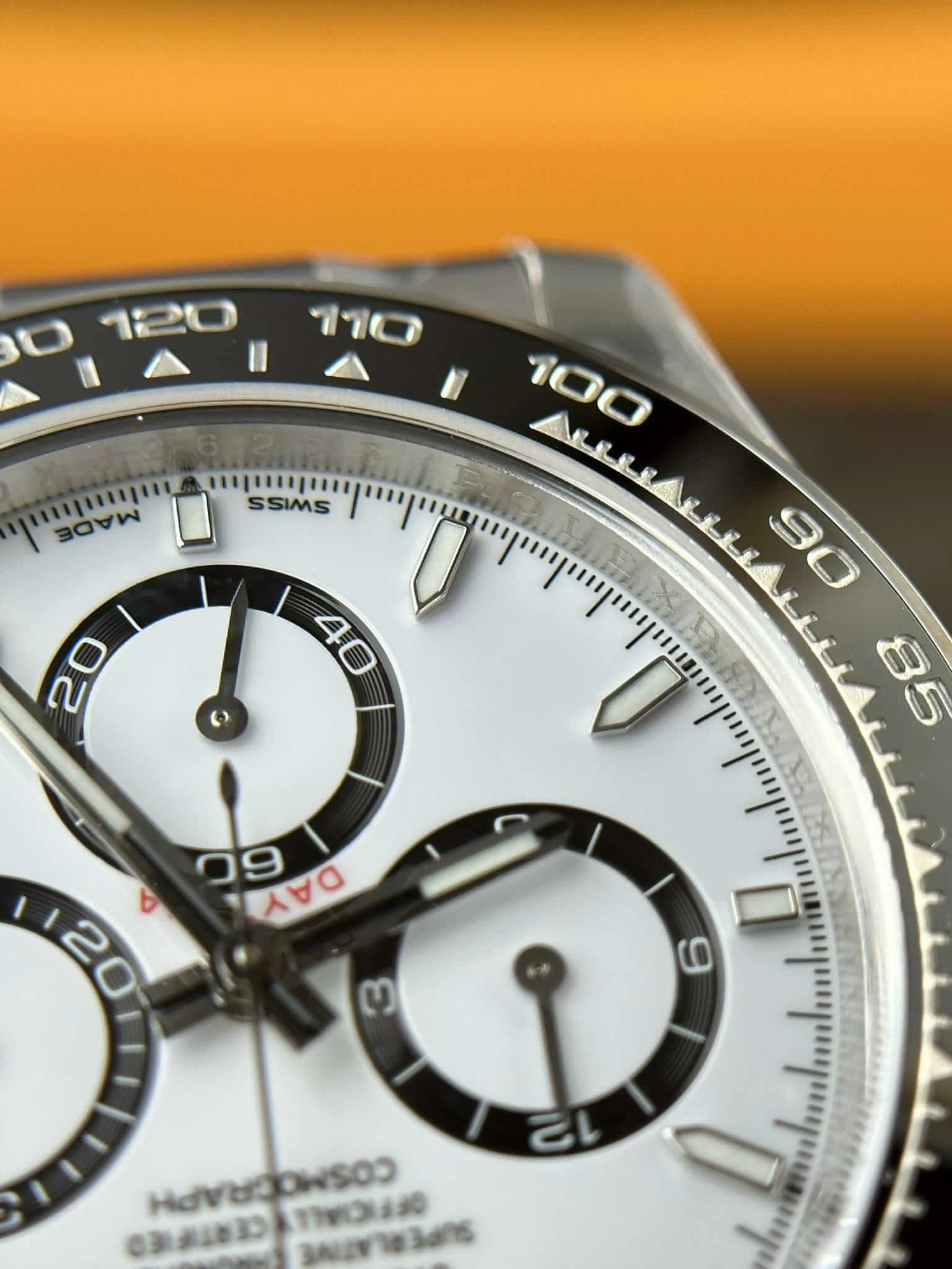 Superclone Daytona "Panda" weißes Zifferblatt 126500LN Detailansicht