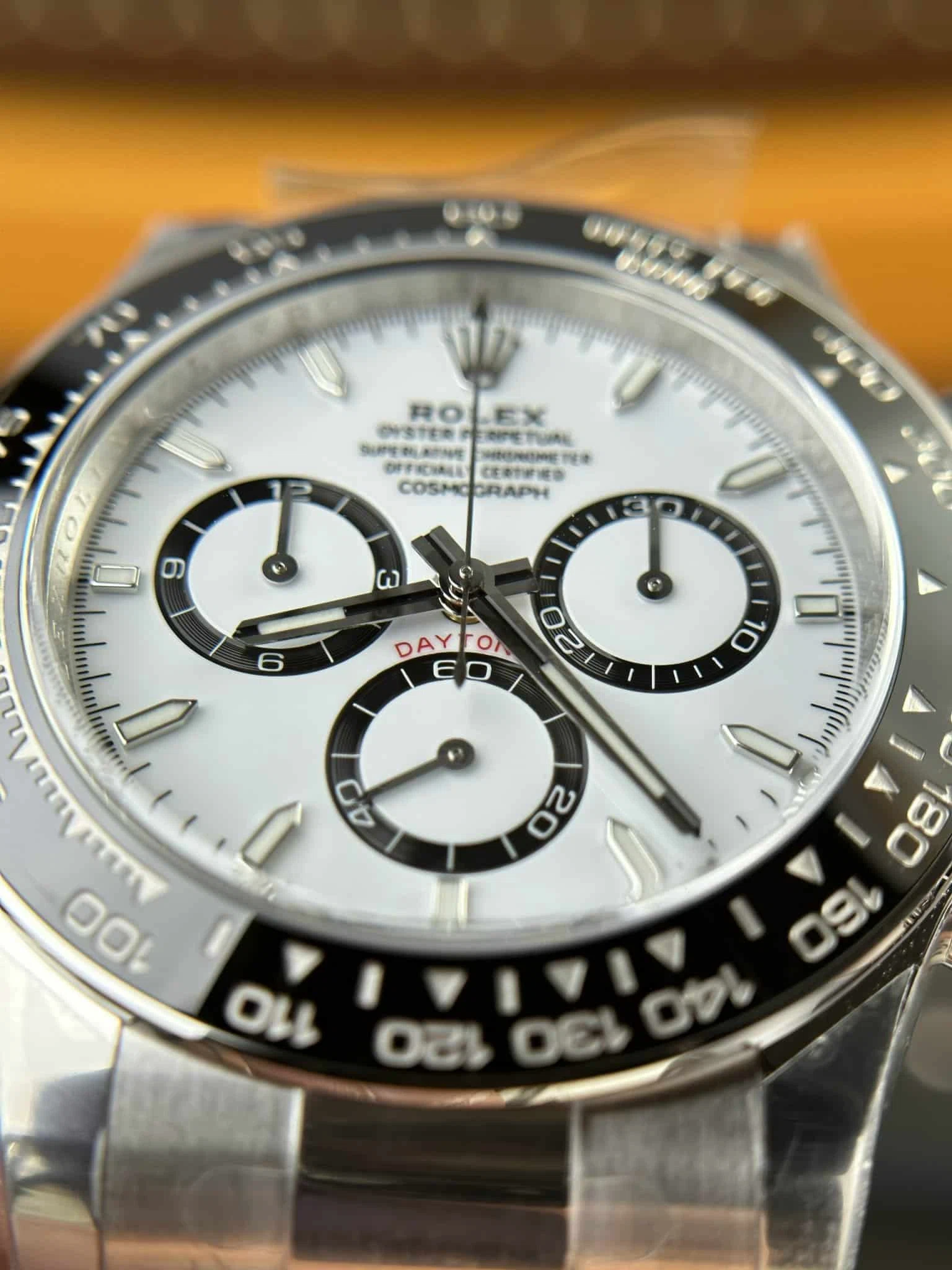 Superclone Daytona "Panda" weißes Zifferblatt 126500LN Designdetail