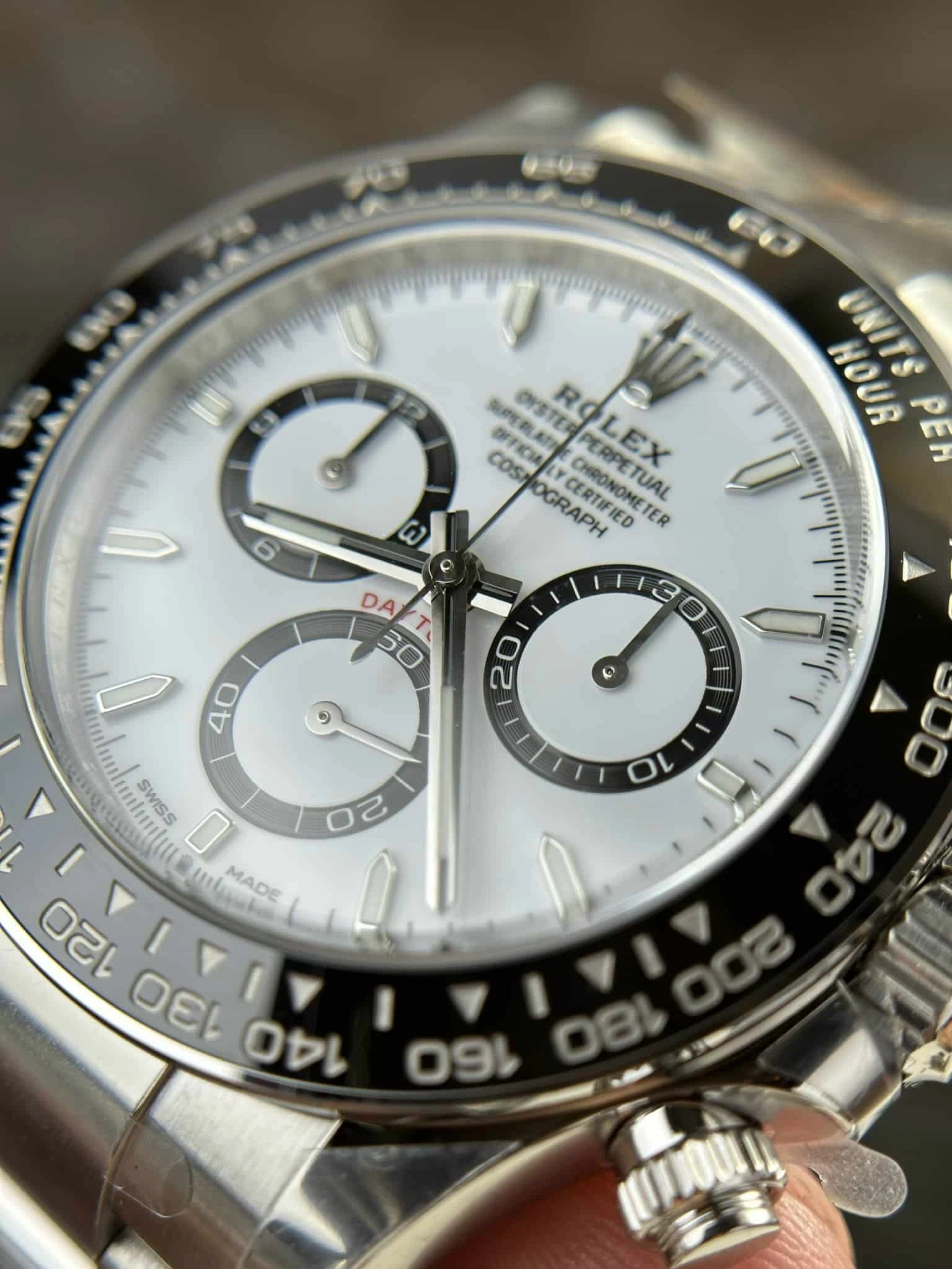 Superclone Daytona "Panda" weißes Zifferblatt 126500LN Profilansicht