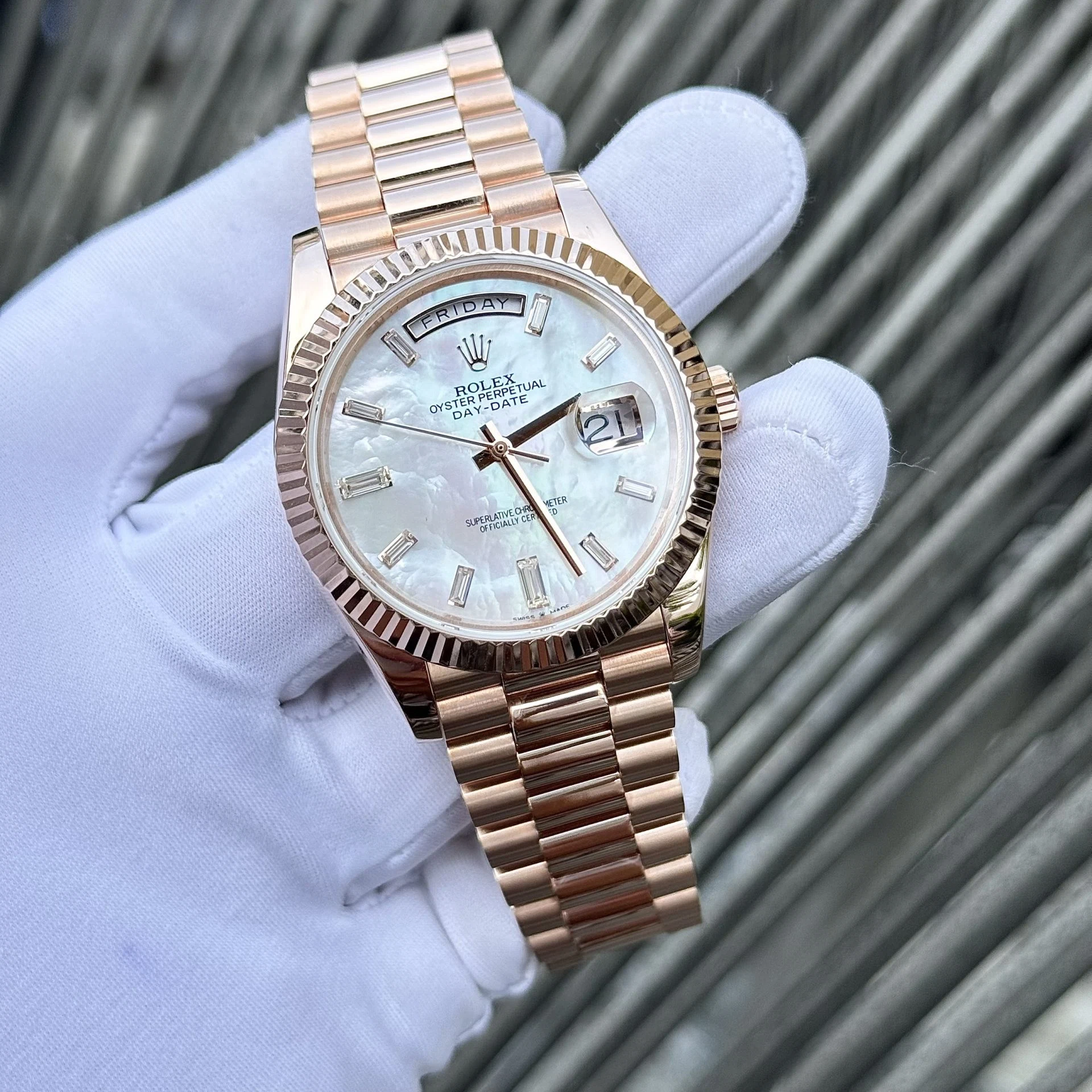 Rolex Day-Date Weißes Perlmutt Zifferblatt mit Diamantbesatz 128235-0078 36 mm – Superclone – Bild 4