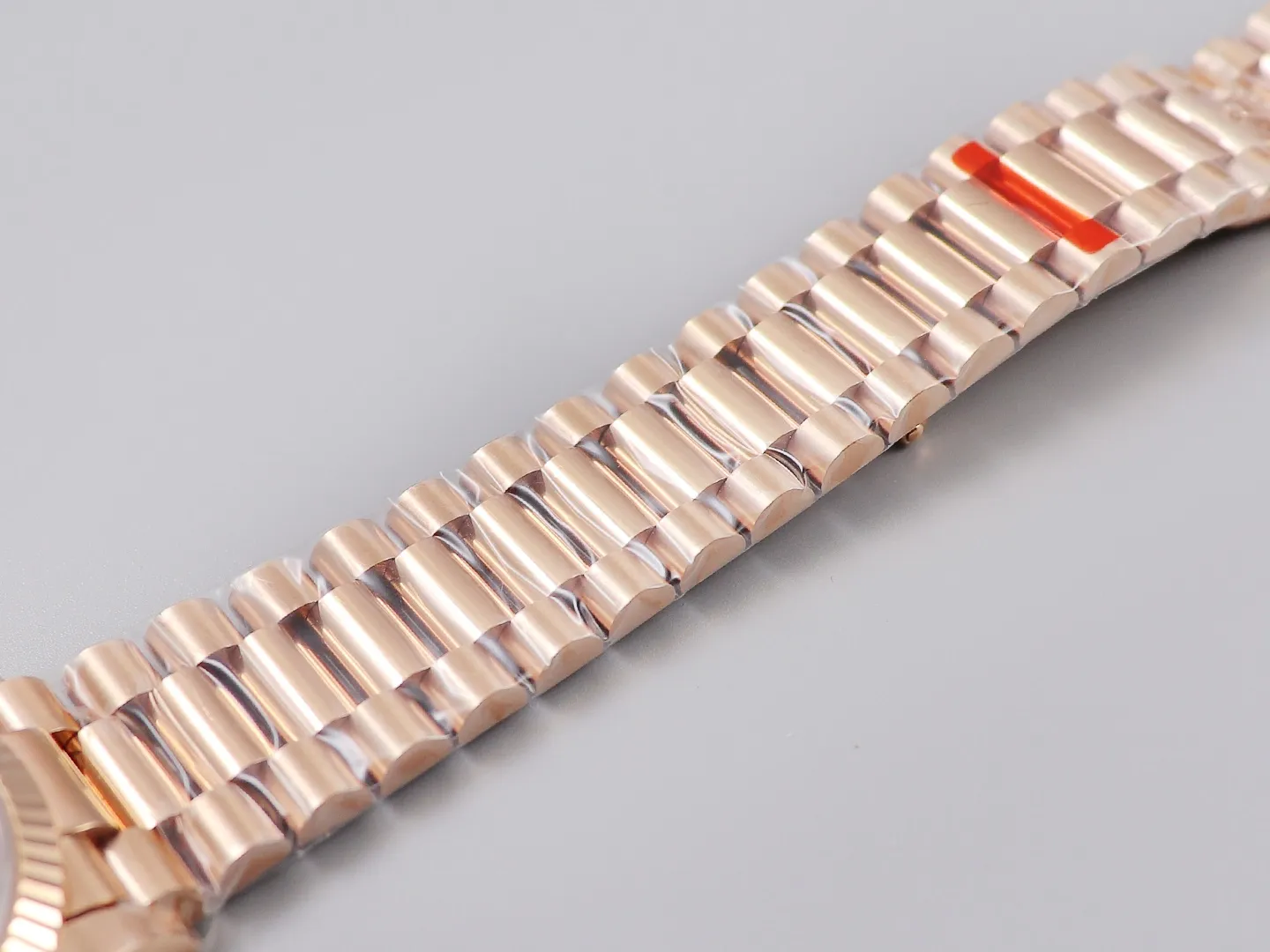 Day-Date weißes Zifferblatt Geriffelt Lünette Presidential Zifferblatt