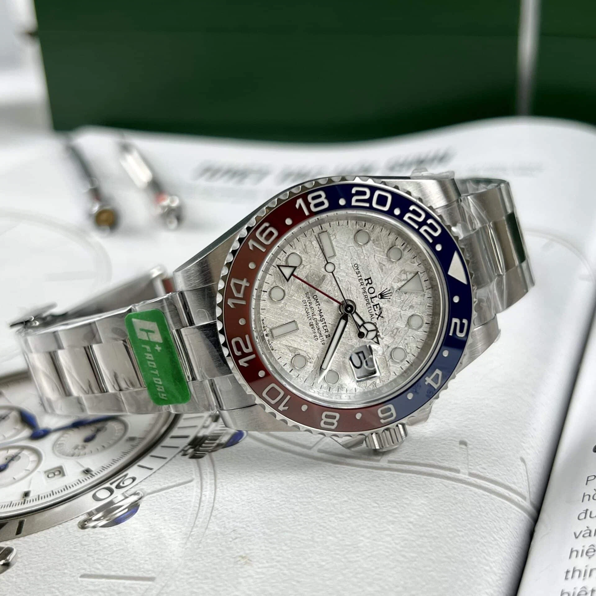 Superclone GMT-Master II Meteorit-Zifferblatt 126719BLRO "Superman" Oyster Nahaufnahme