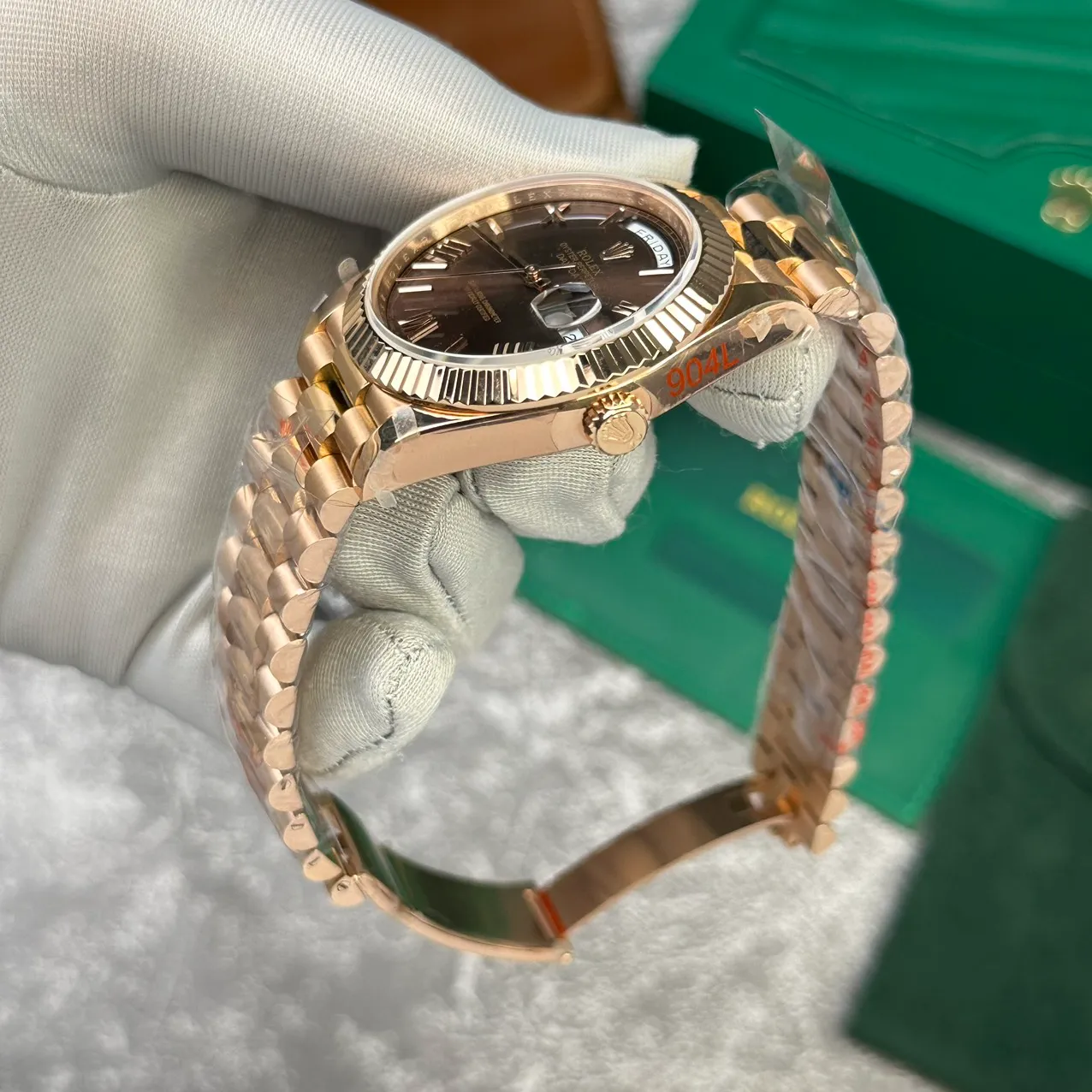 Day-Date schokoladenbraunes Zifferblatt Geriffelt Lünette Roségold Presidential Armband