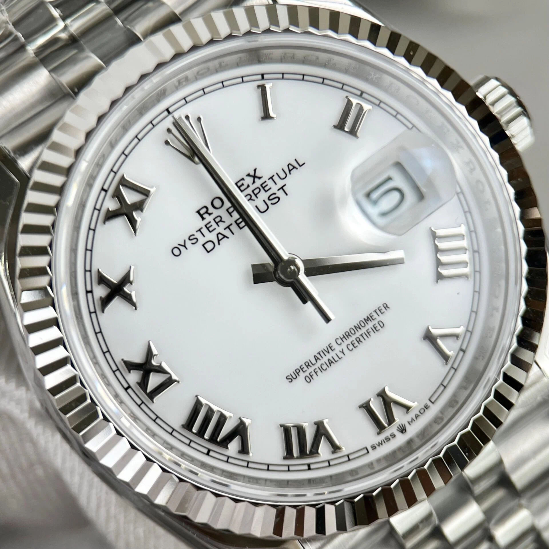 Rolex Datejust weißes Zifferblatt mit römischen Indizes 126334-0024 41 mm – Bild 5