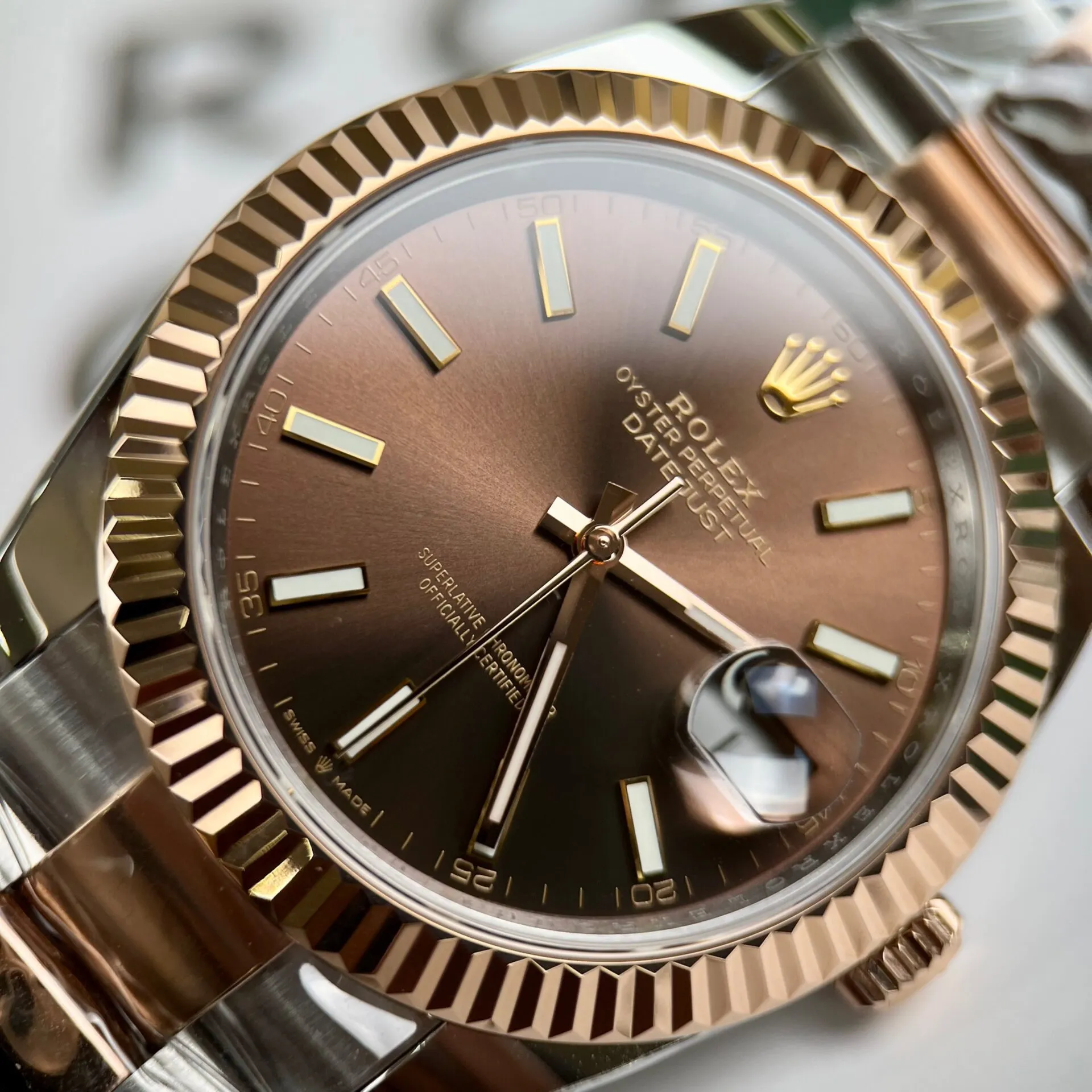 Superclone Datejust schokoladenbraunes Zifferblatt 126331 Oyster Alternate Angle
