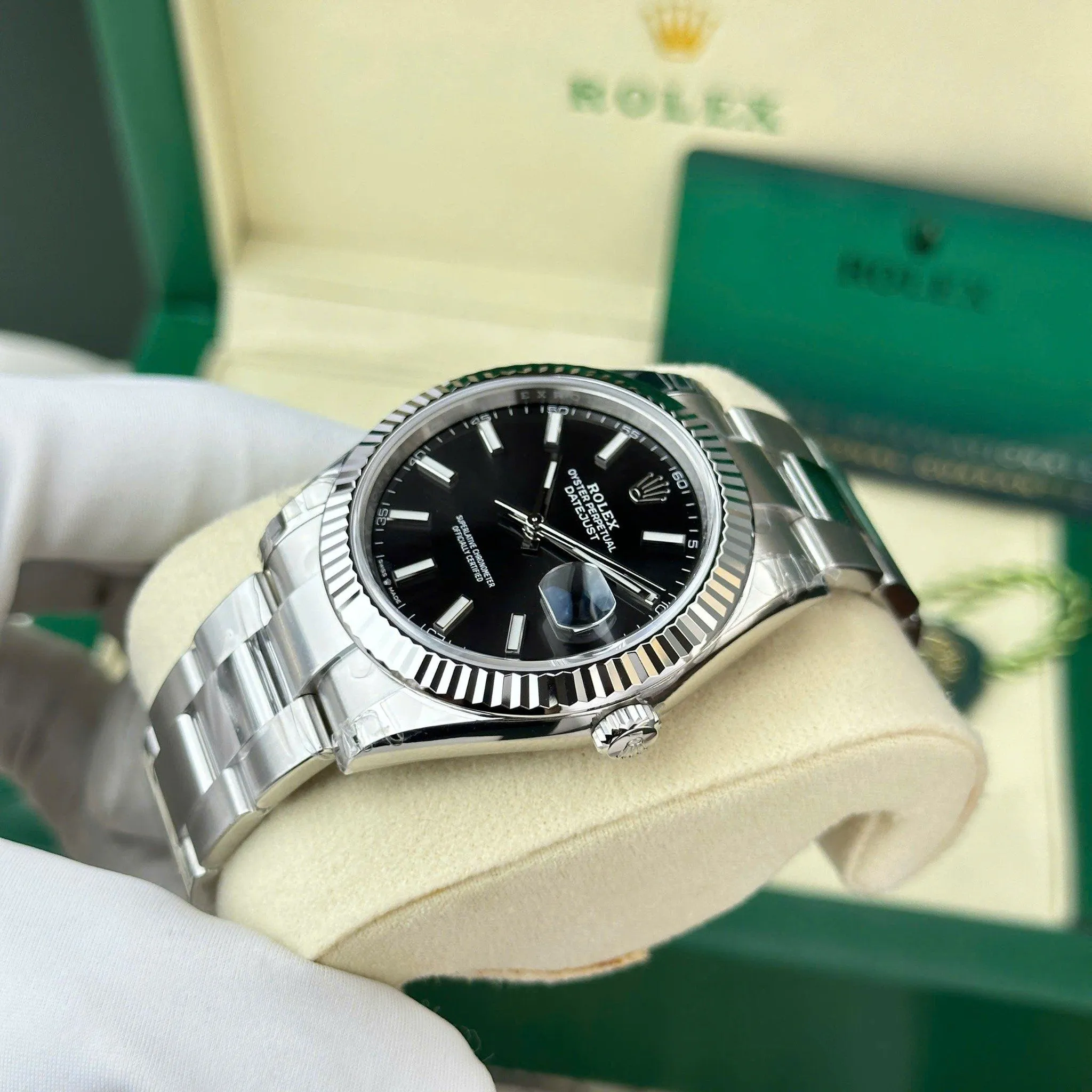 Datejust schwarzes Zifferblatt Geriffelt Lünette Oyster Armband