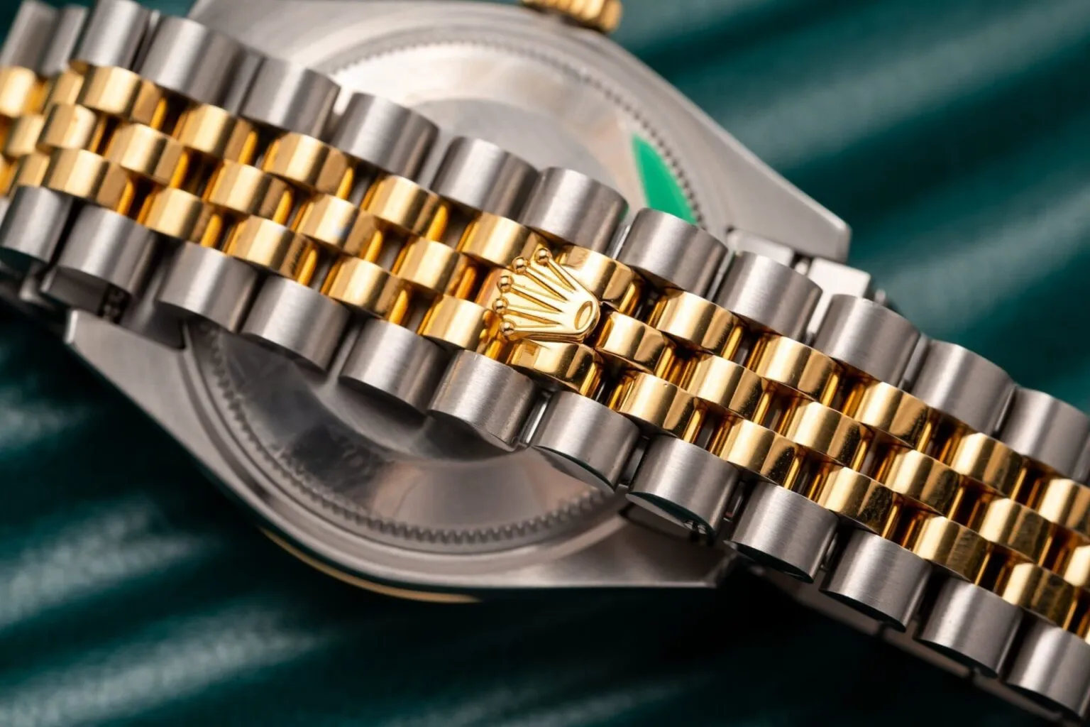 Datejus Schwarz Pearl Zifferblatt Geriffelt Lünette Two Toned Jubilee Armband